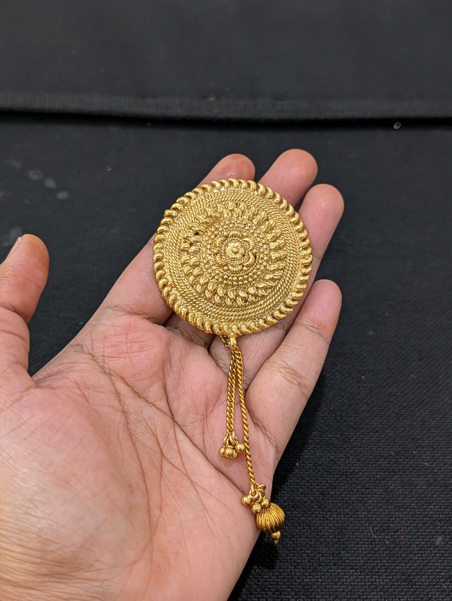 Gold plated Round design Tassel Saree Brooch