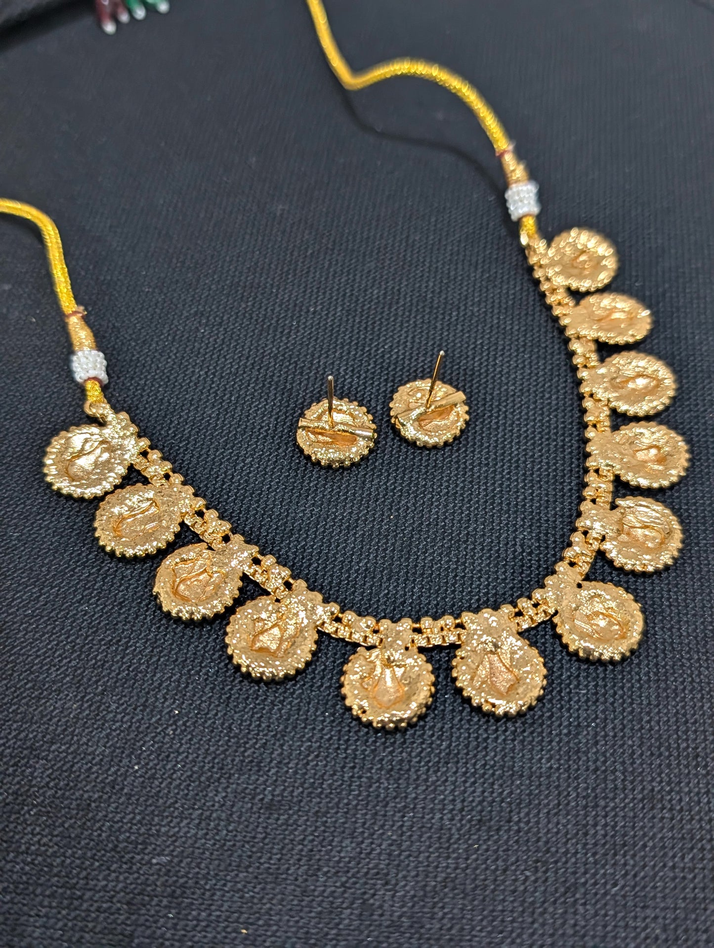 Goddess Lakshmi Round charm Choker Necklace set