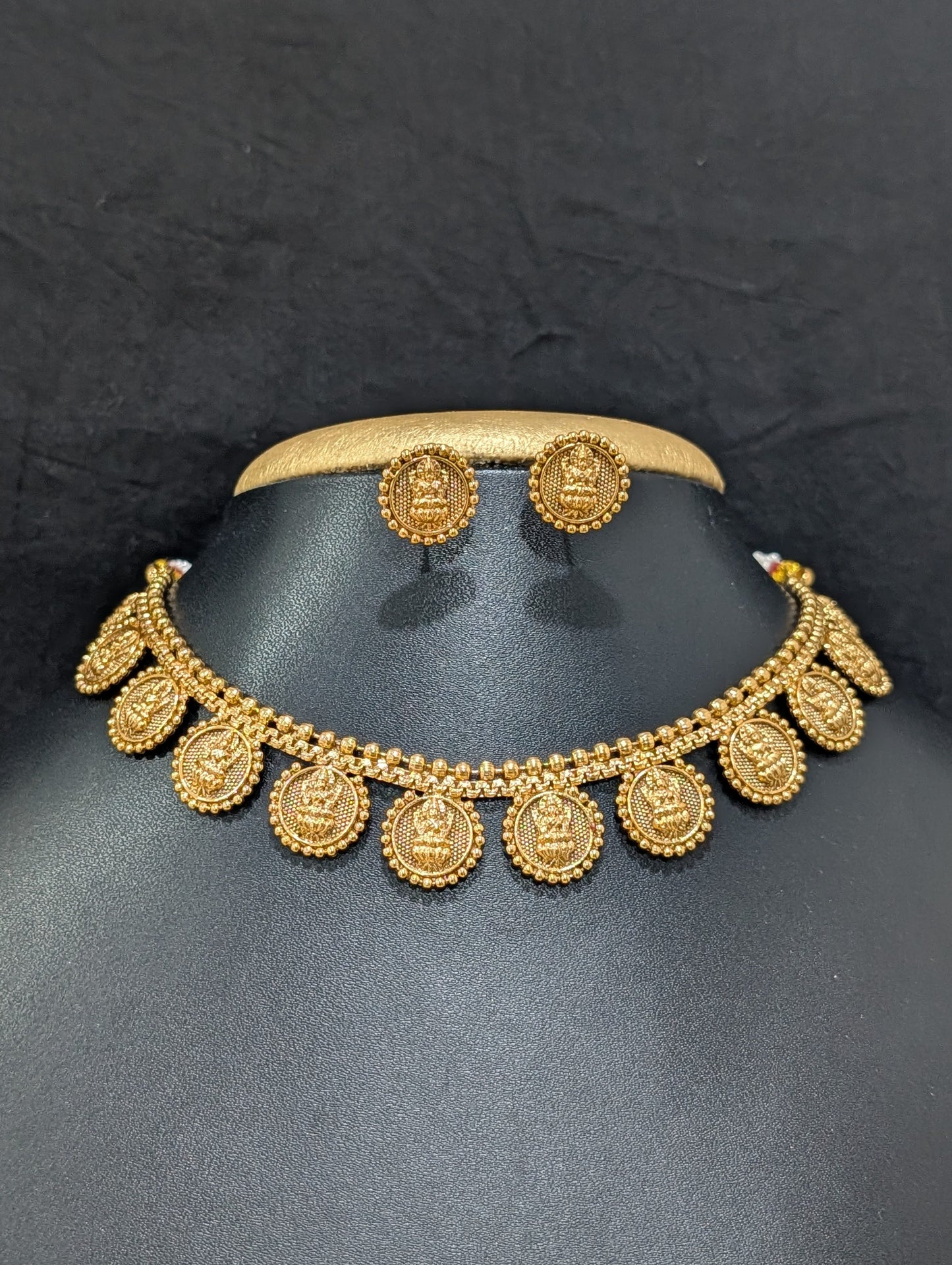 Goddess Lakshmi Round charm Choker Necklace set