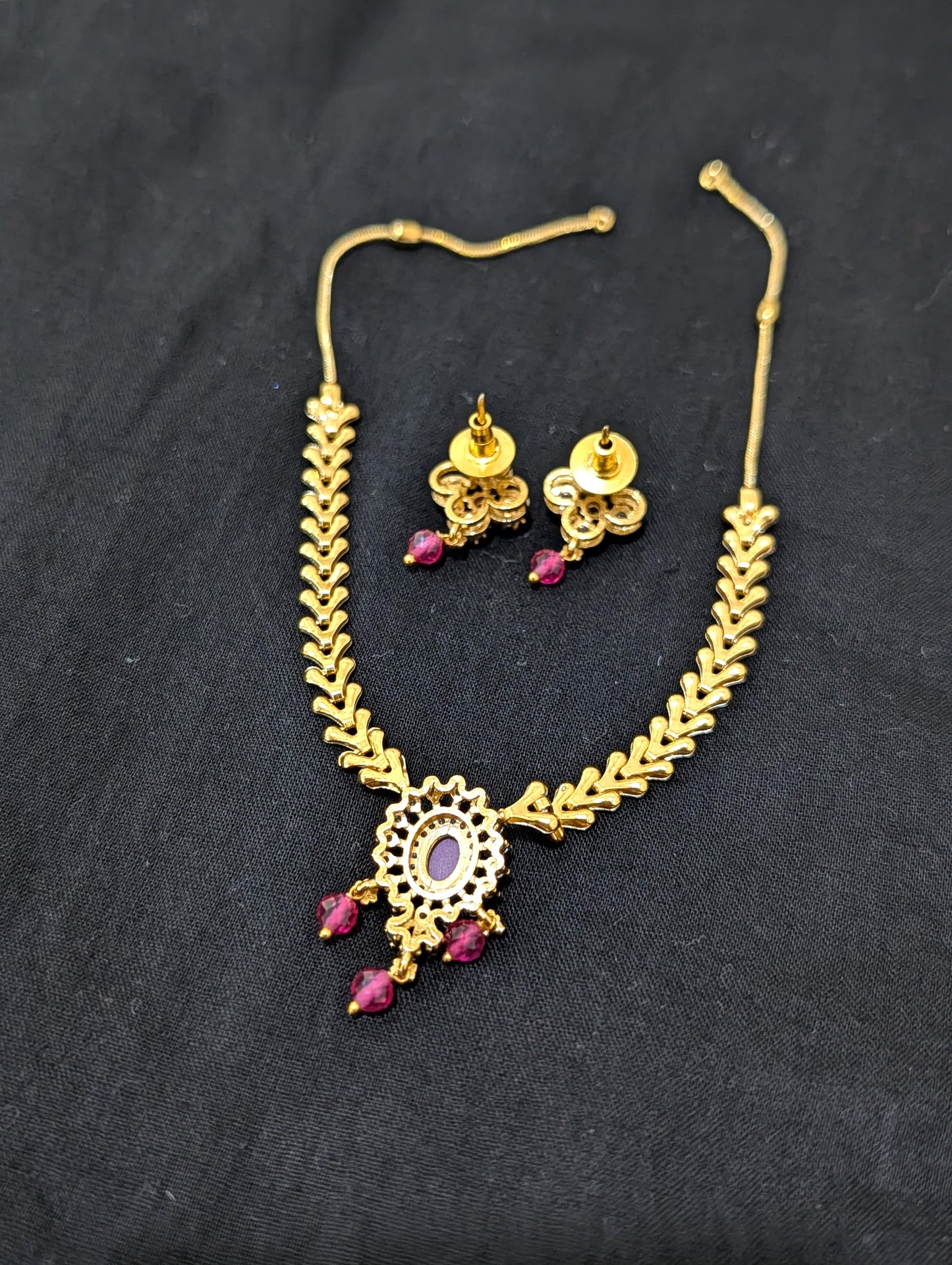 Minimalistic Oval Pendant Choker Necklace set