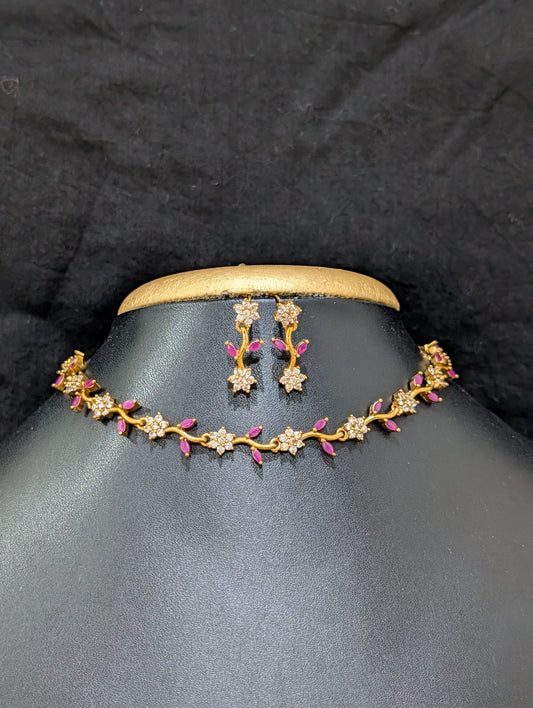 Minimalistic Leaf Choker Necklace set