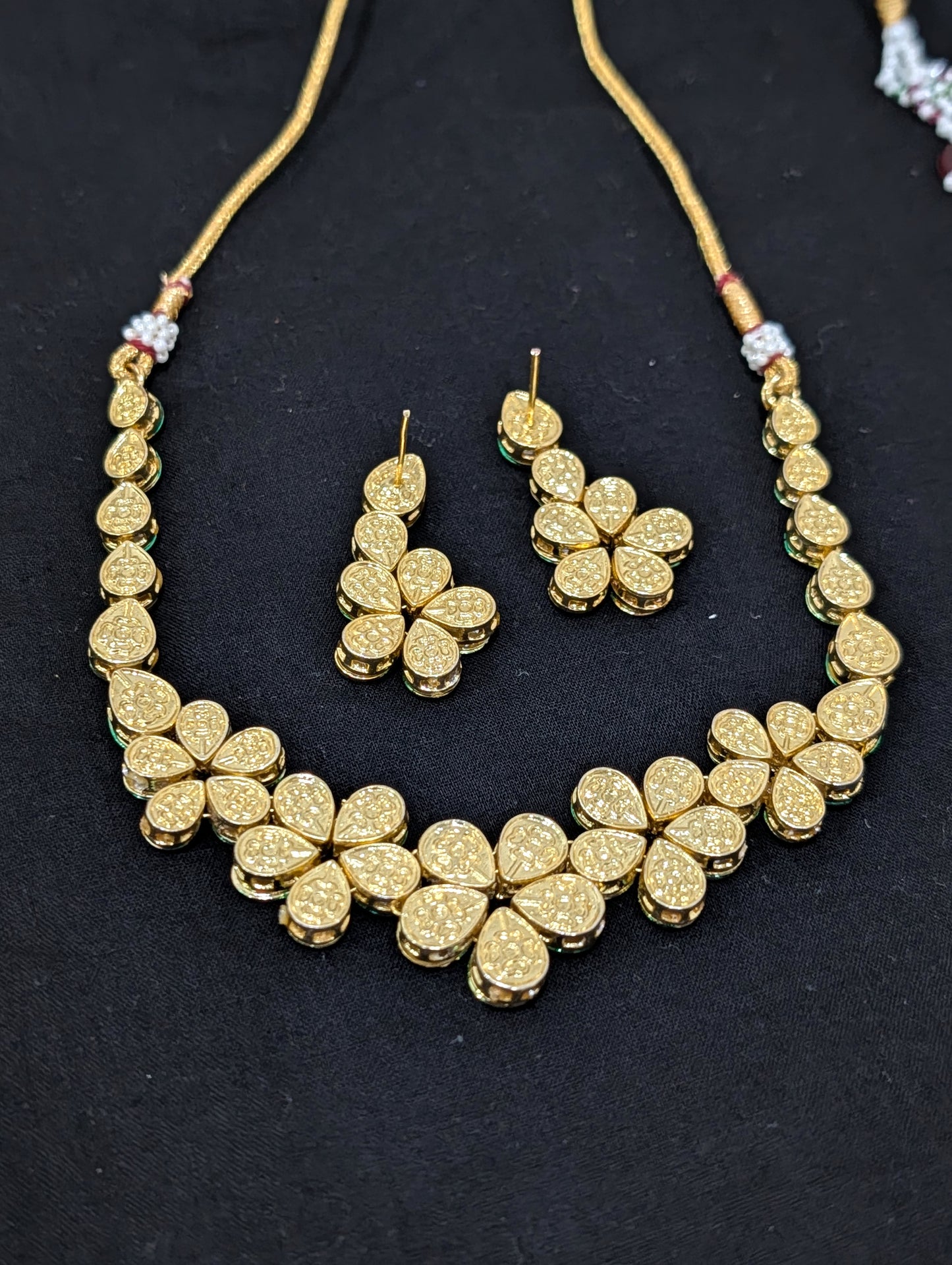 Flower Kundan Choker Set