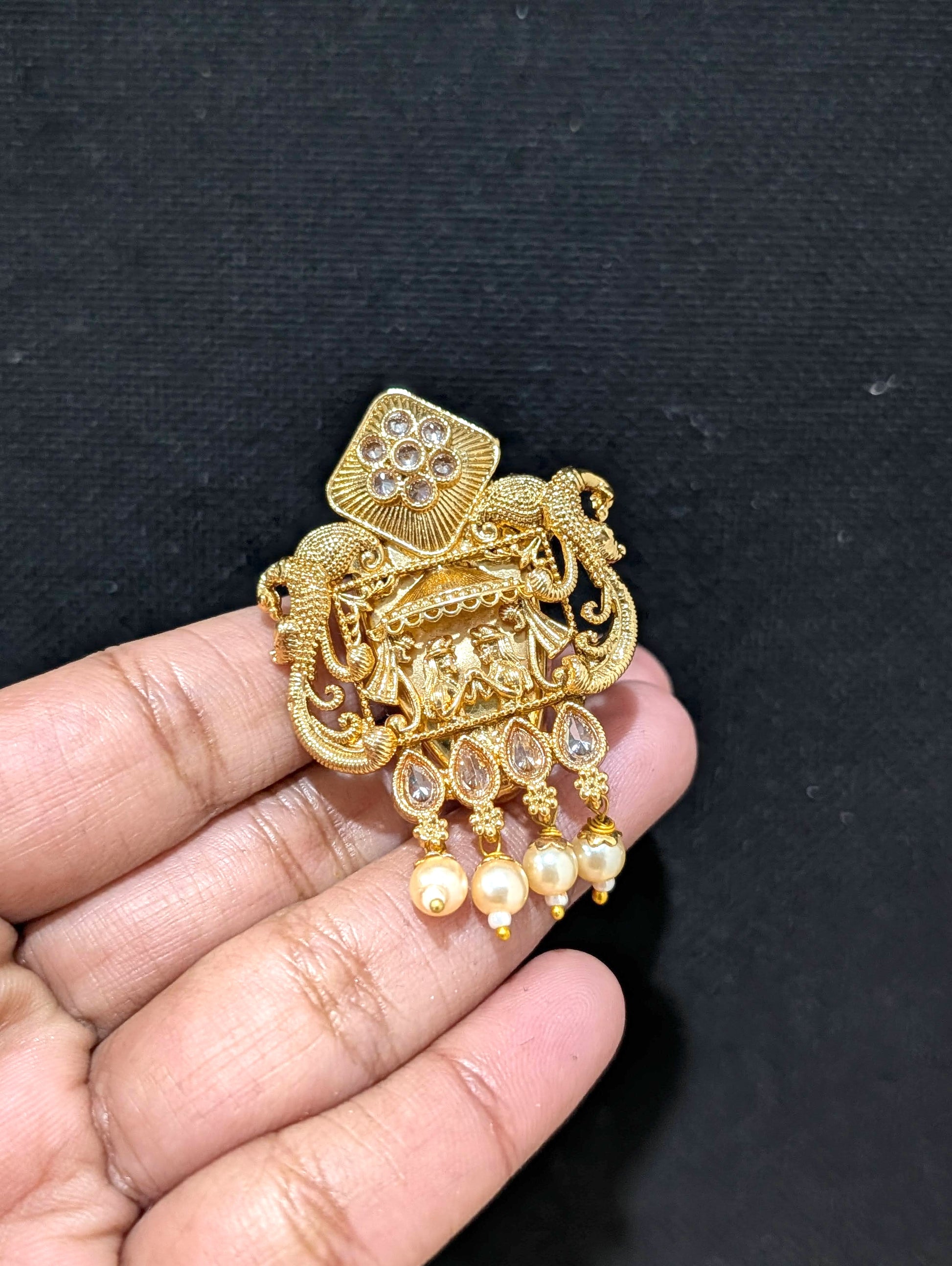 Bride Groom design Saree Brooch - Simpliful