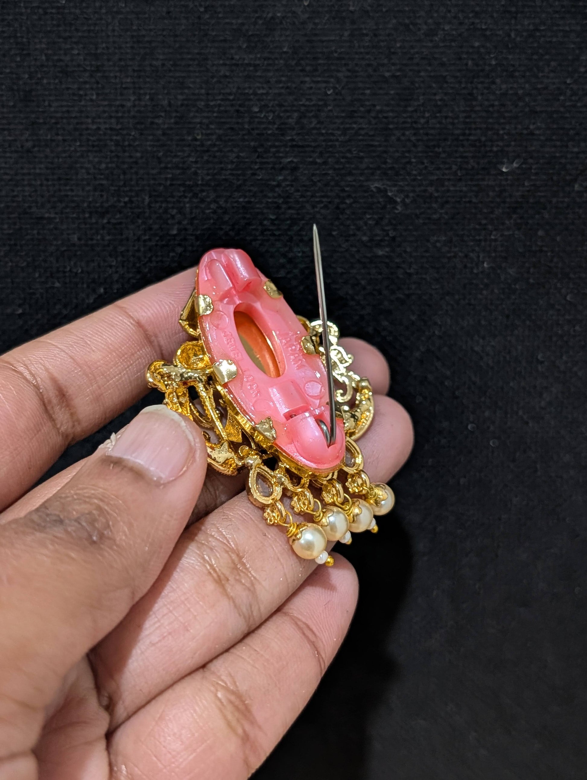 Bride Groom design Saree Brooch - Simpliful