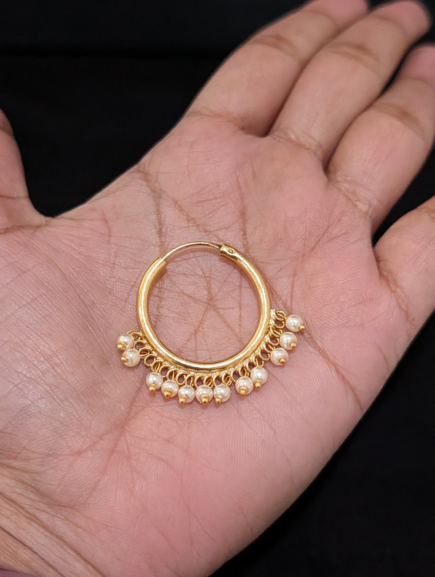 Pearl bead dangle Medium hoop earrings - Simpliful