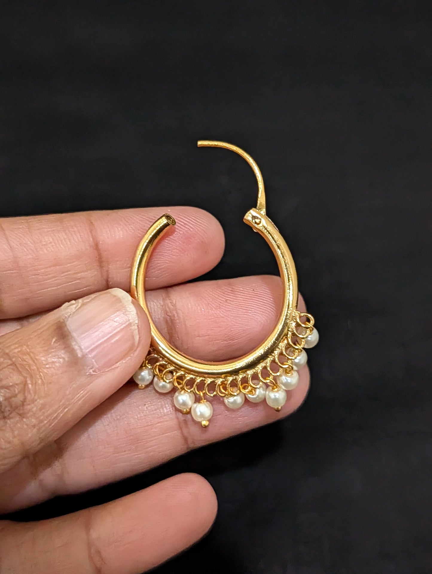 Pearl bead dangle Medium hoop earrings - Simpliful