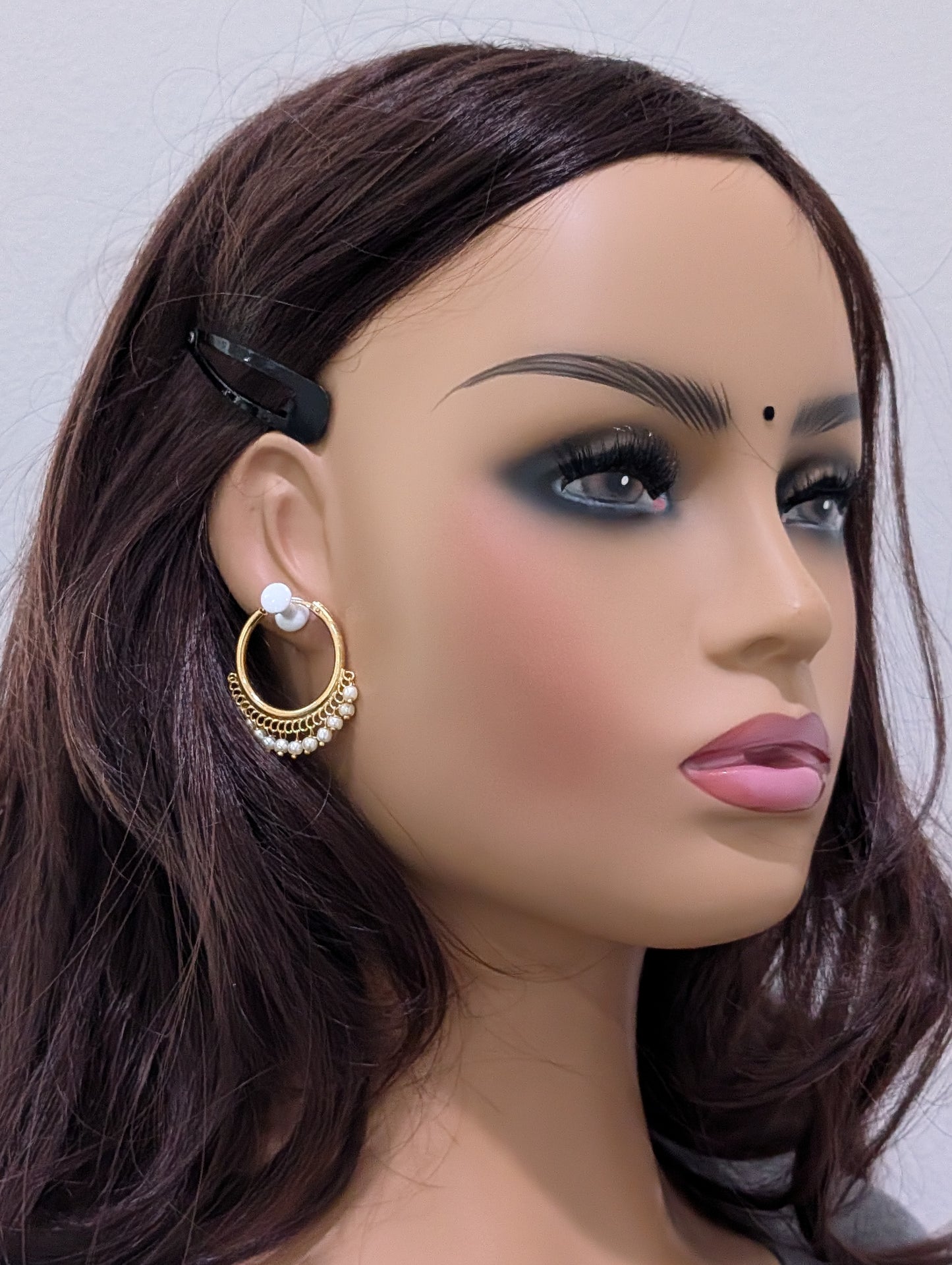 Pearl bead dangle Medium hoop earrings - Simpliful