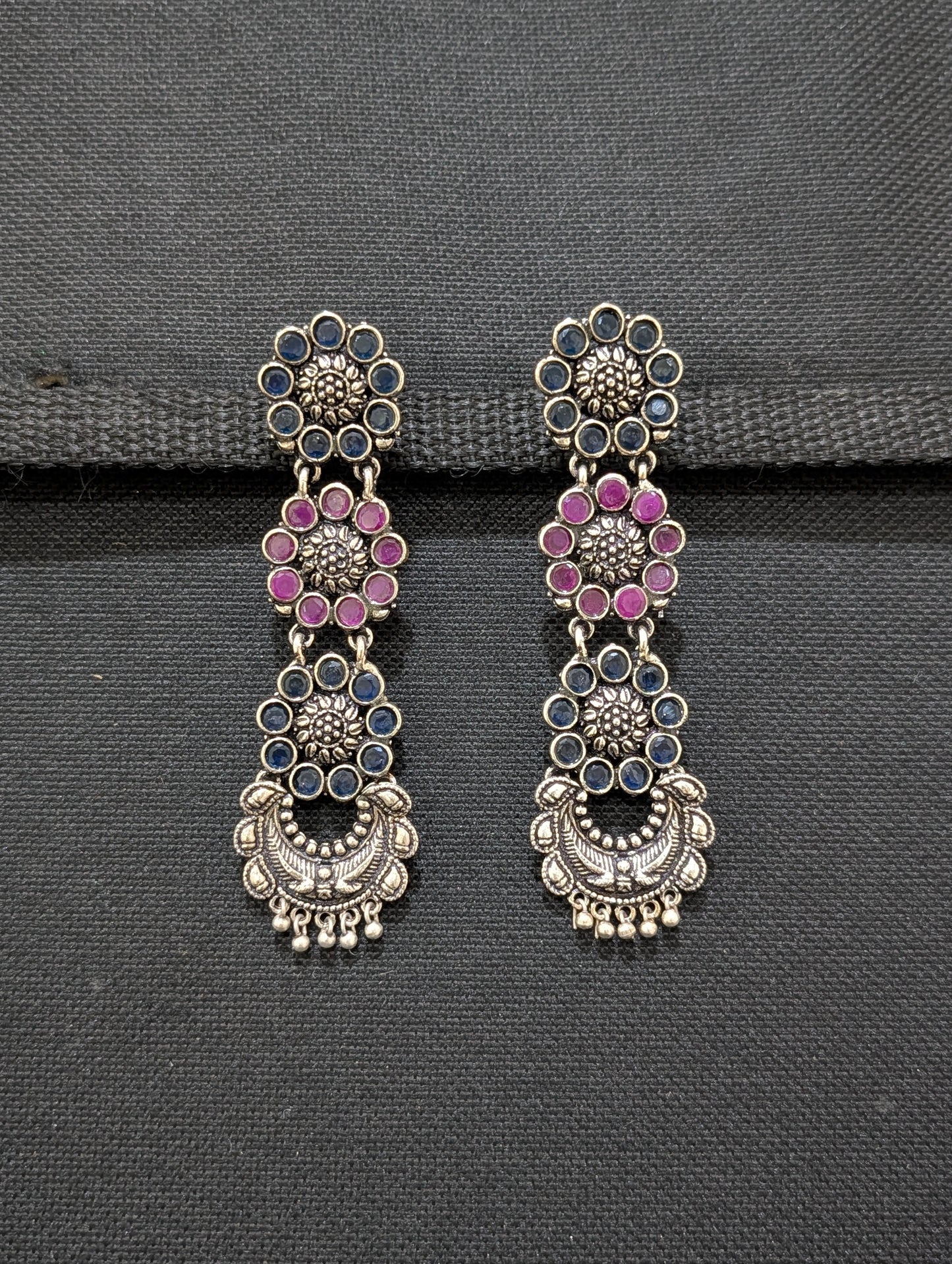 Triple flower linked arc design oxidized Dangle earrings - Simpliful