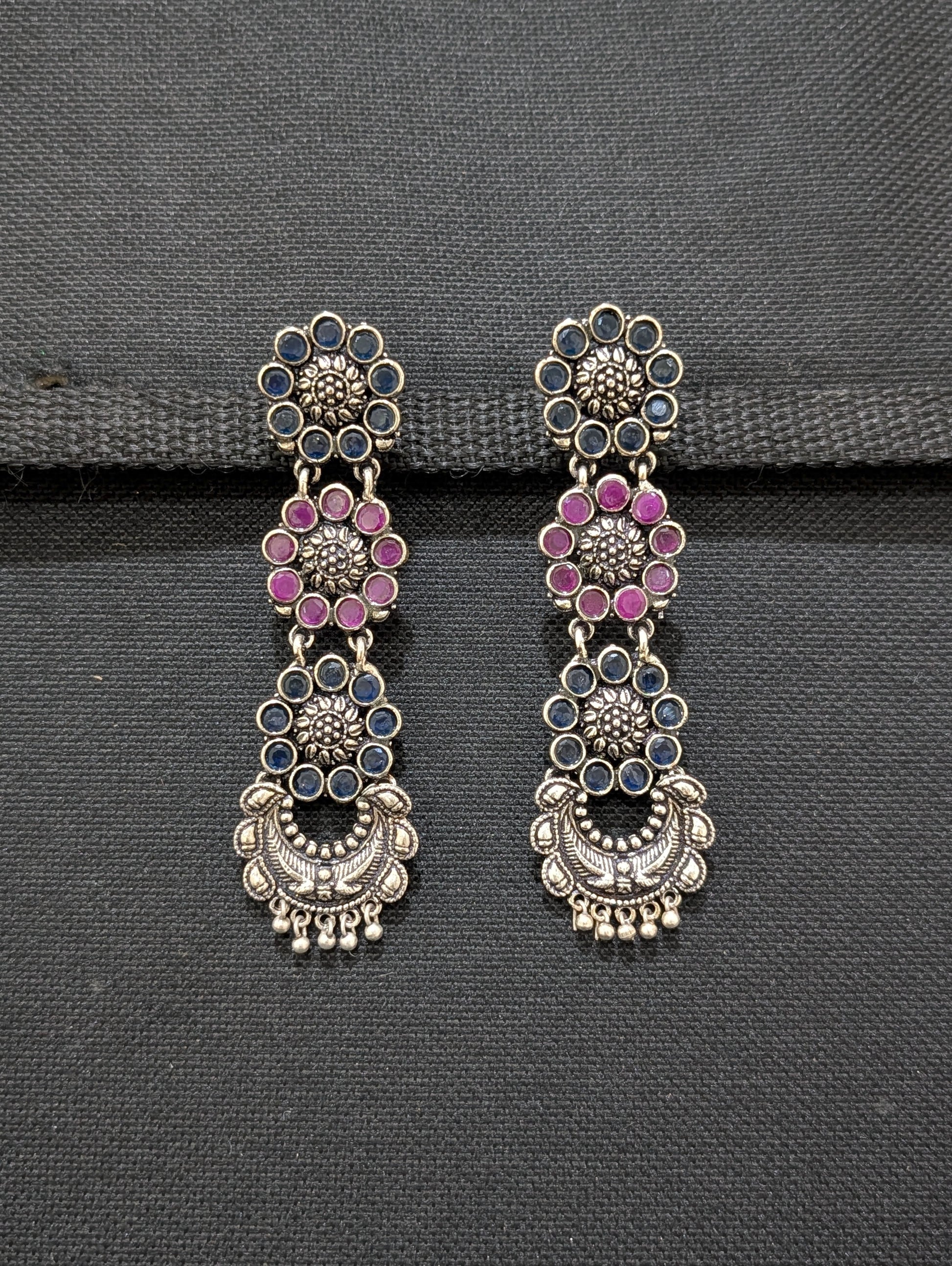 Triple flower linked arc design oxidized Dangle earrings - Simpliful