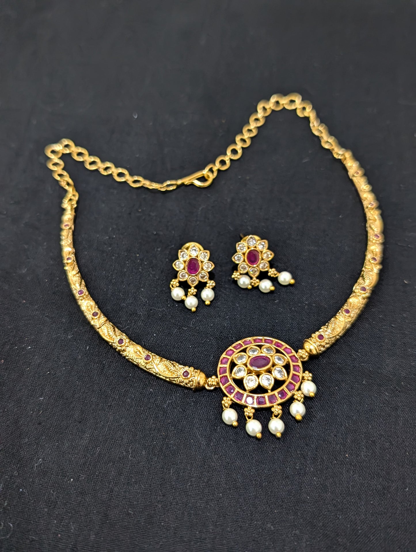 Shiny gold plated Hasli Choker Necklace set - Simpliful