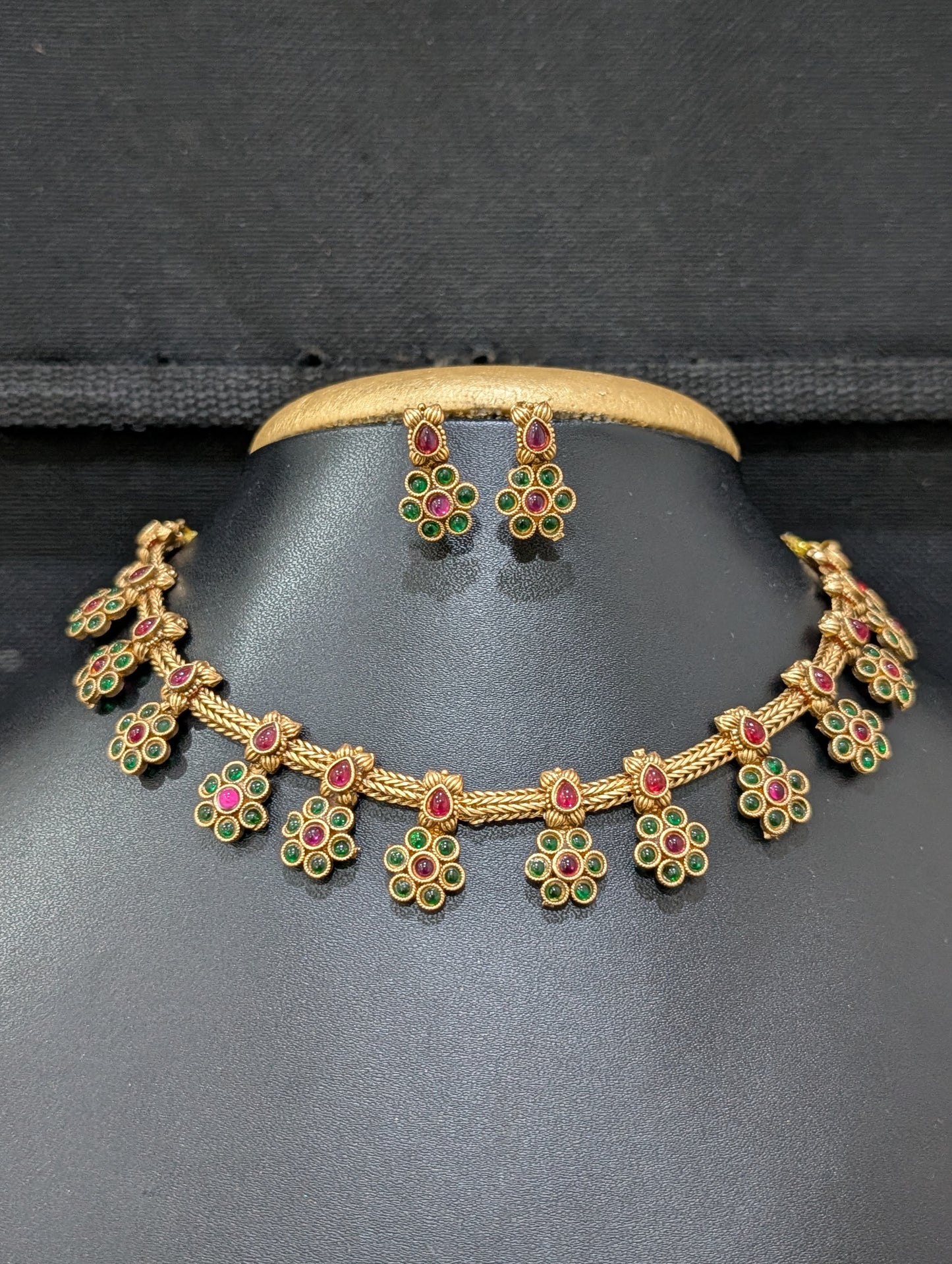 Evergreen Flower design Kemp Choker Necklace set