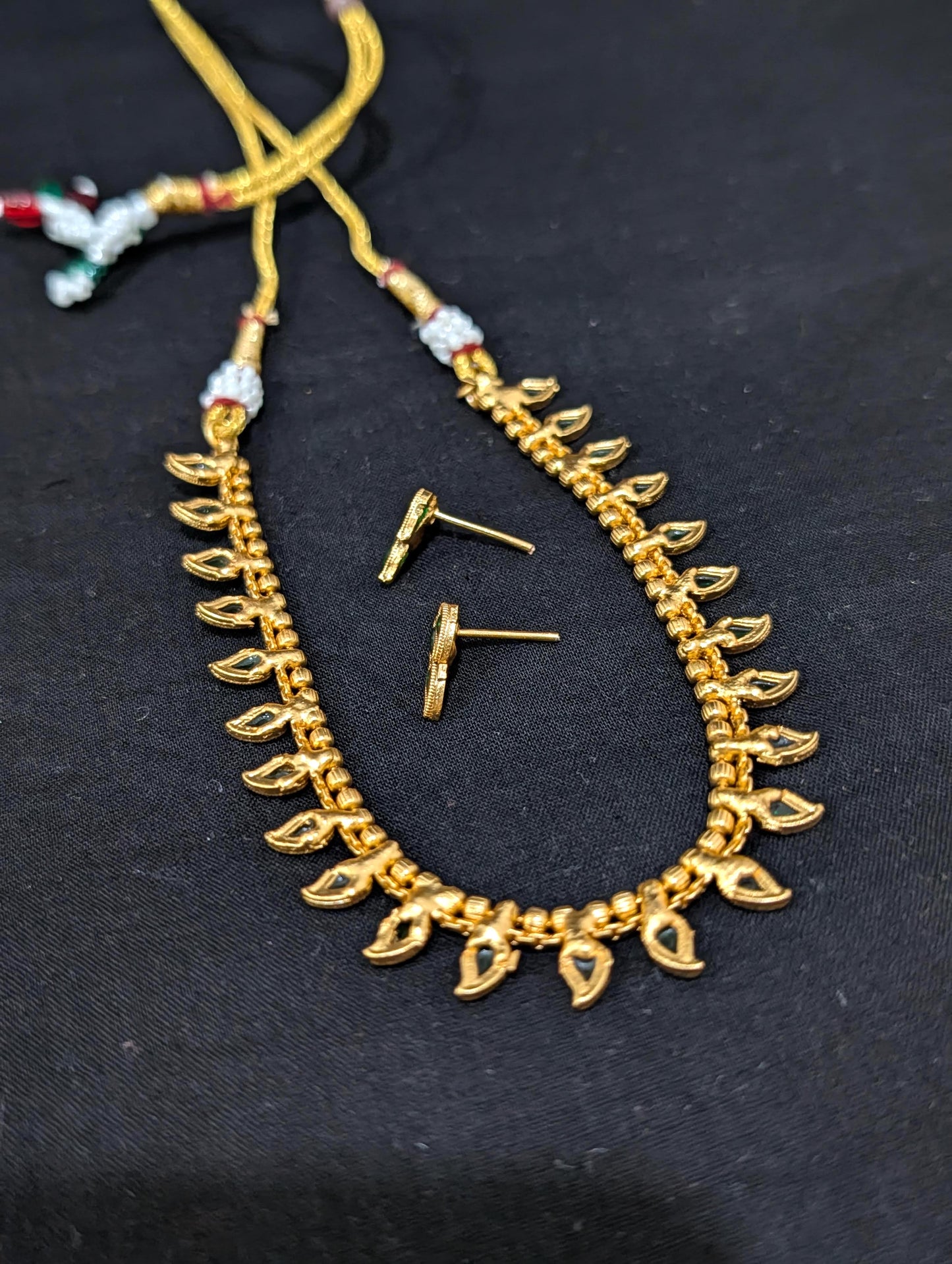 Classic Mango design Green Kemp Choker Necklace set