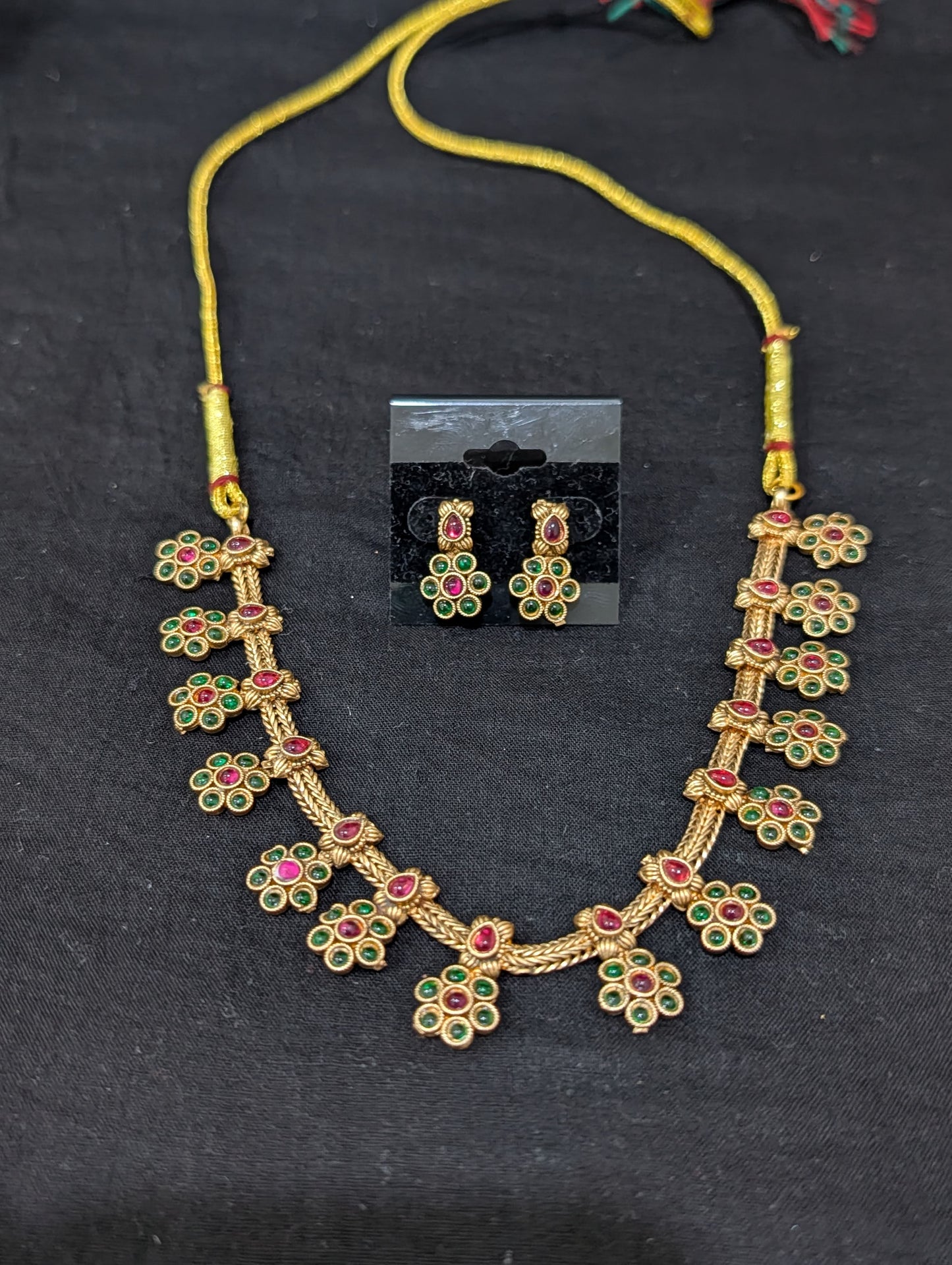 Evergreen Flower design Kemp Choker Necklace set
