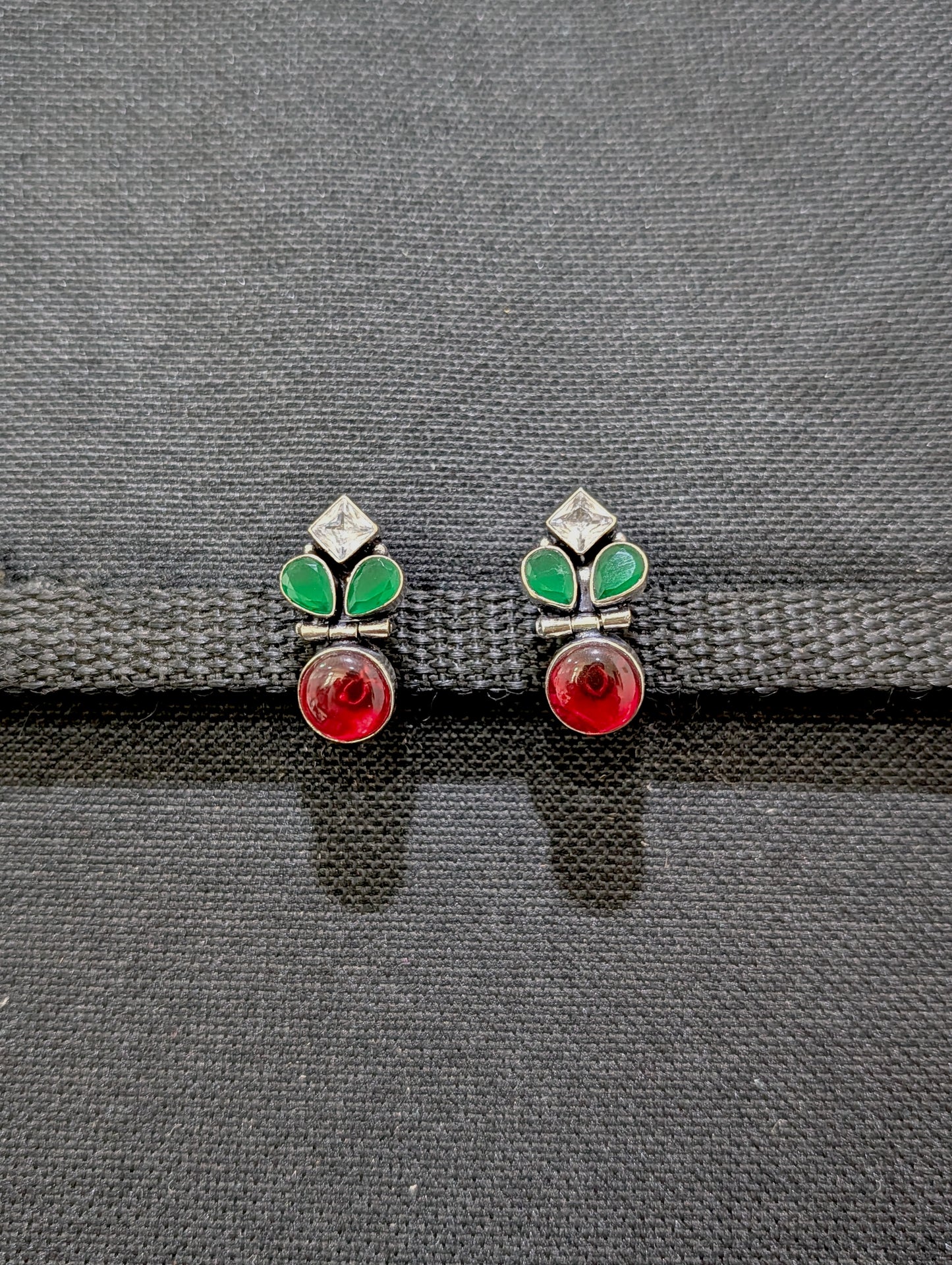Oxidized silver Geometric shape stud earrings - Simpliful