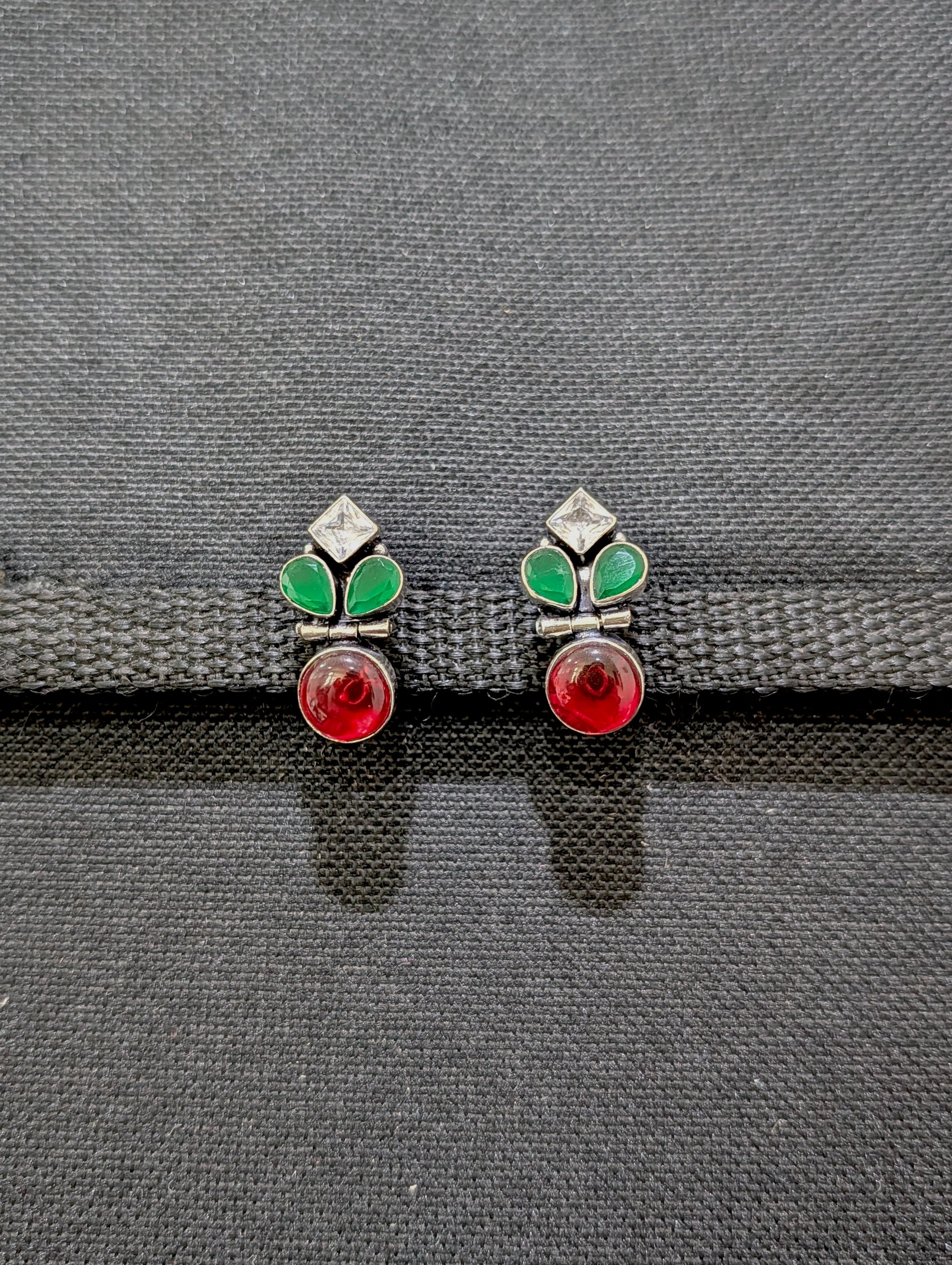 Oxidized silver Geometric shape stud earrings - Simpliful