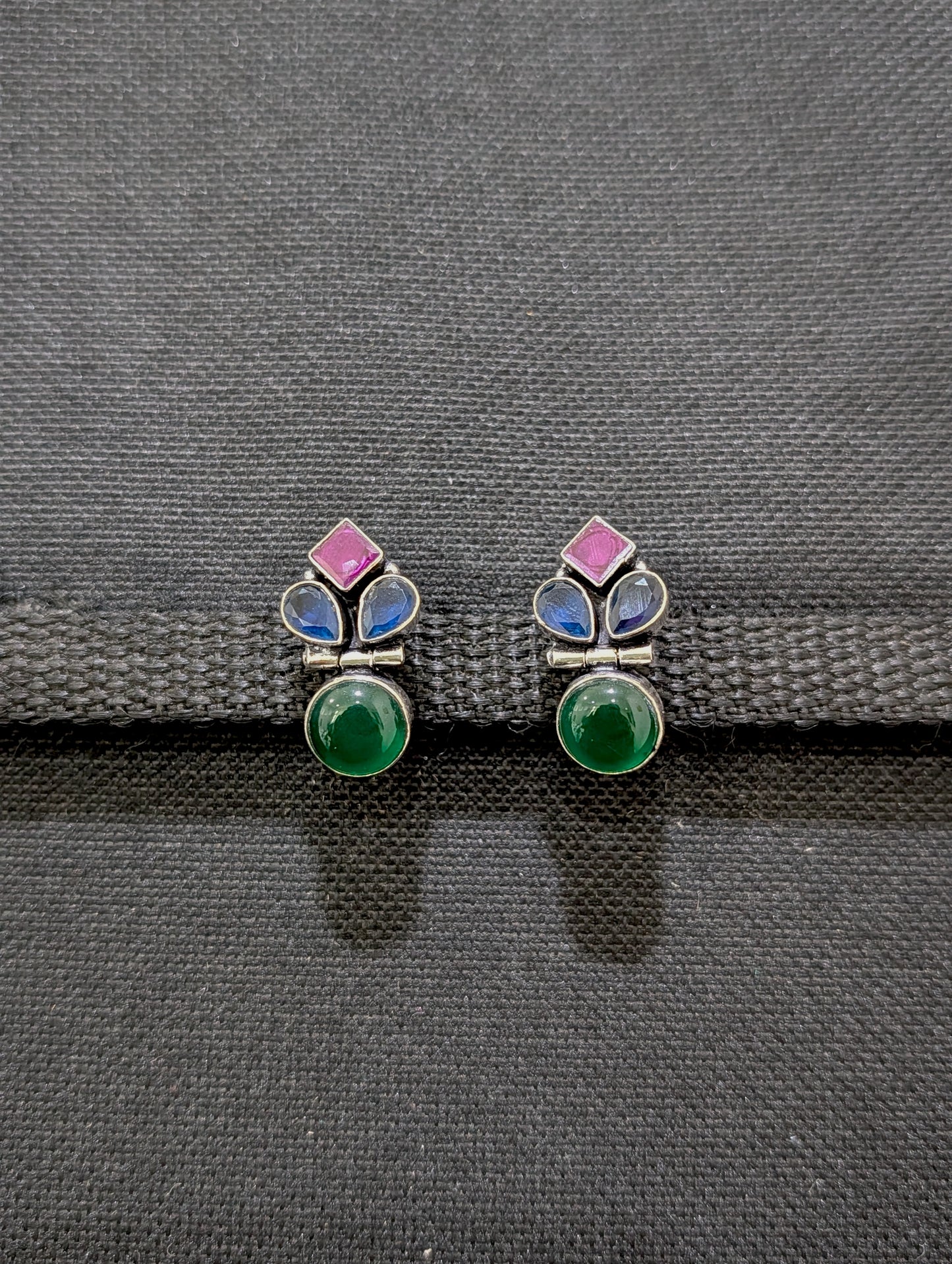 Oxidized silver Geometric shape stud earrings - Simpliful