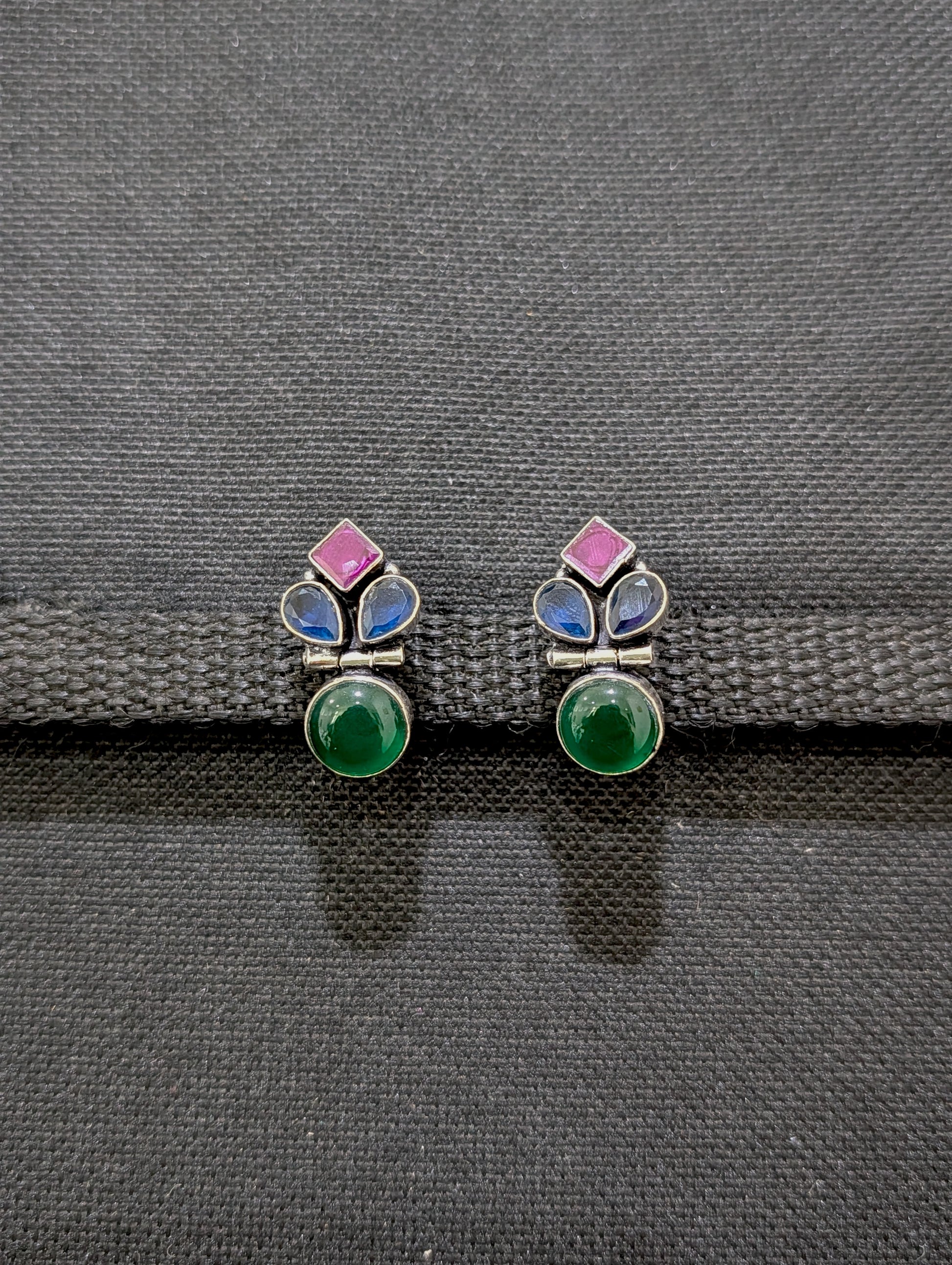 Oxidized silver Geometric shape stud earrings - Simpliful