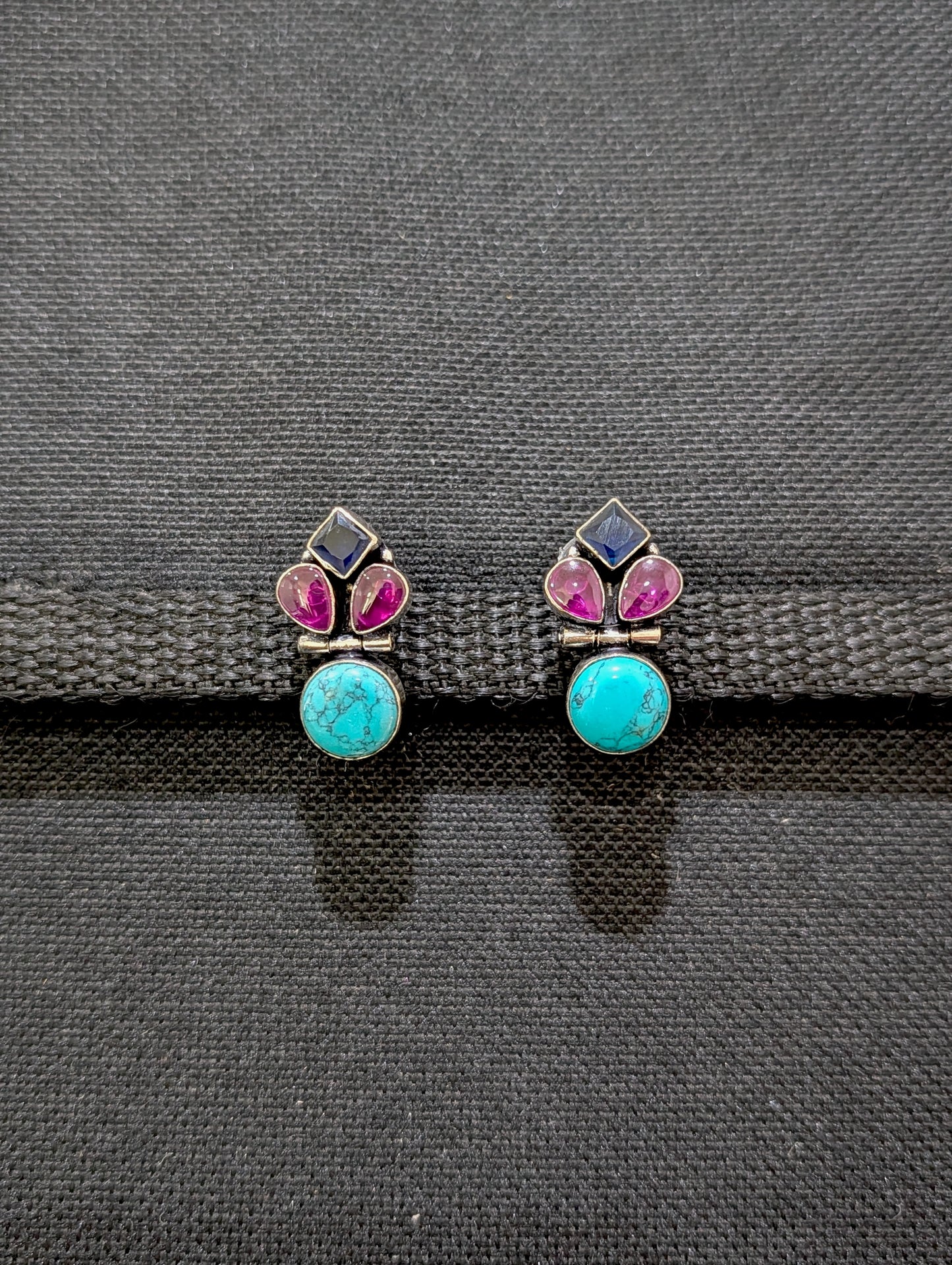 Oxidized silver Geometric shape stud earrings - Simpliful