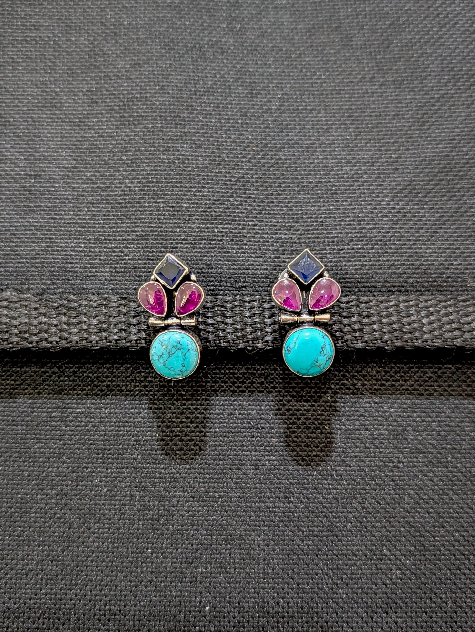 Oxidized silver Geometric shape stud earrings - Simpliful