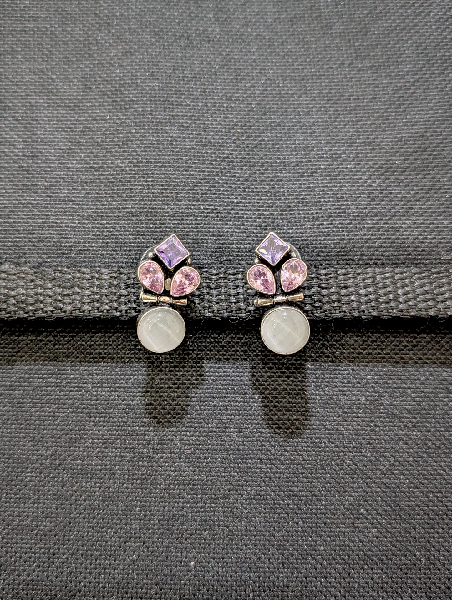 Oxidized silver Geometric shape stud earrings - Simpliful