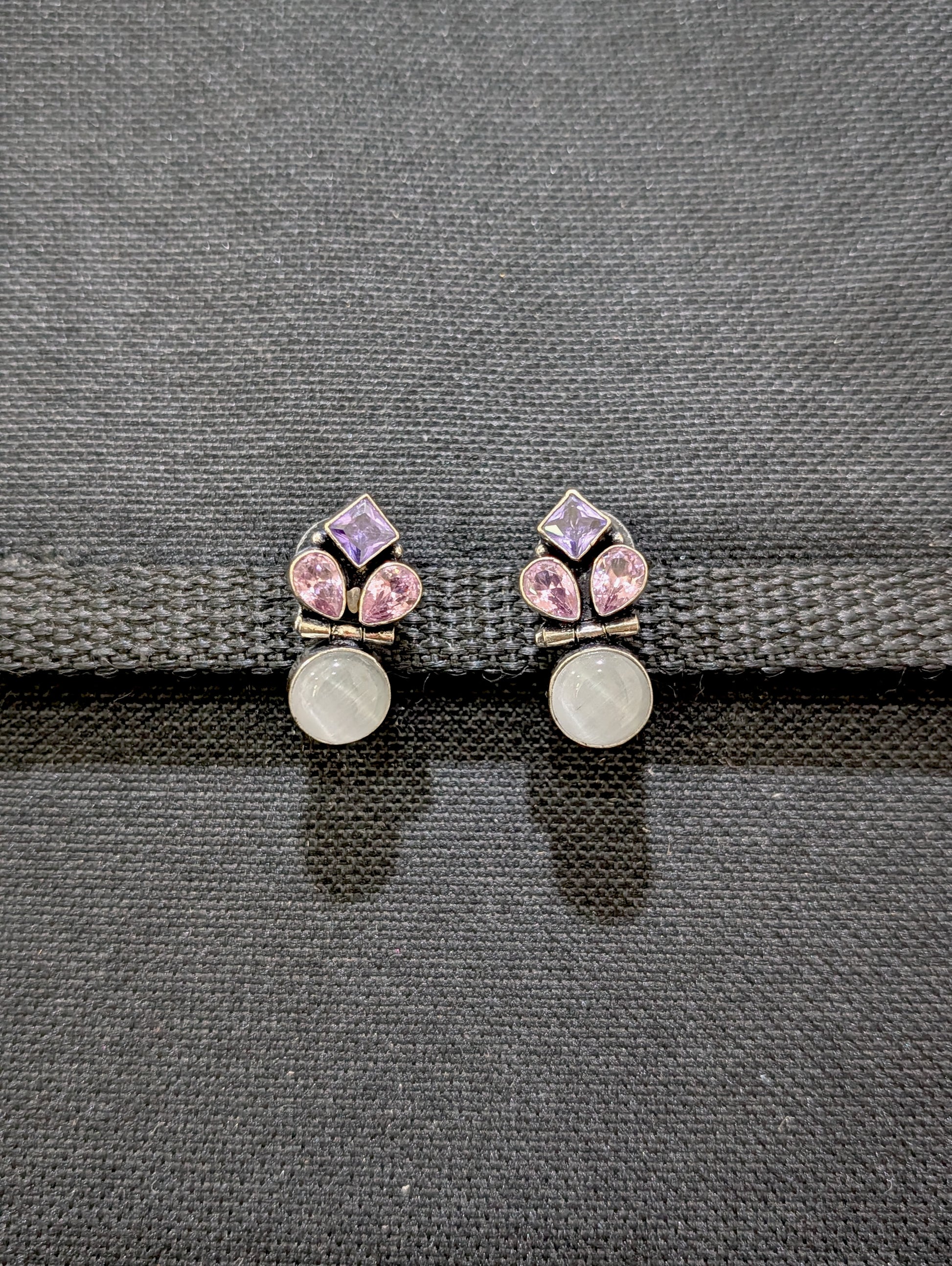 Oxidized silver Geometric shape stud earrings - Simpliful