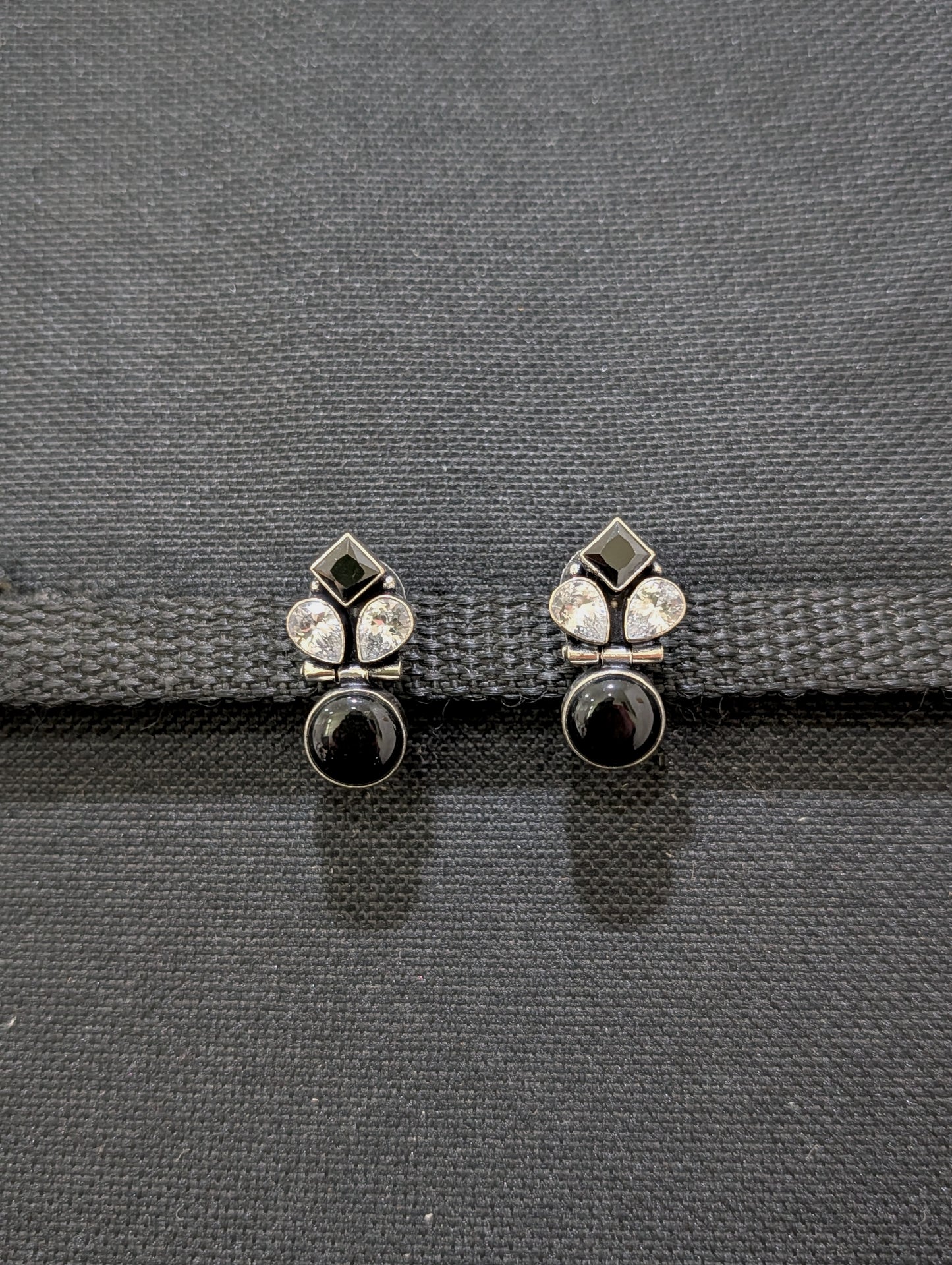 Oxidized silver Geometric shape stud earrings - Simpliful