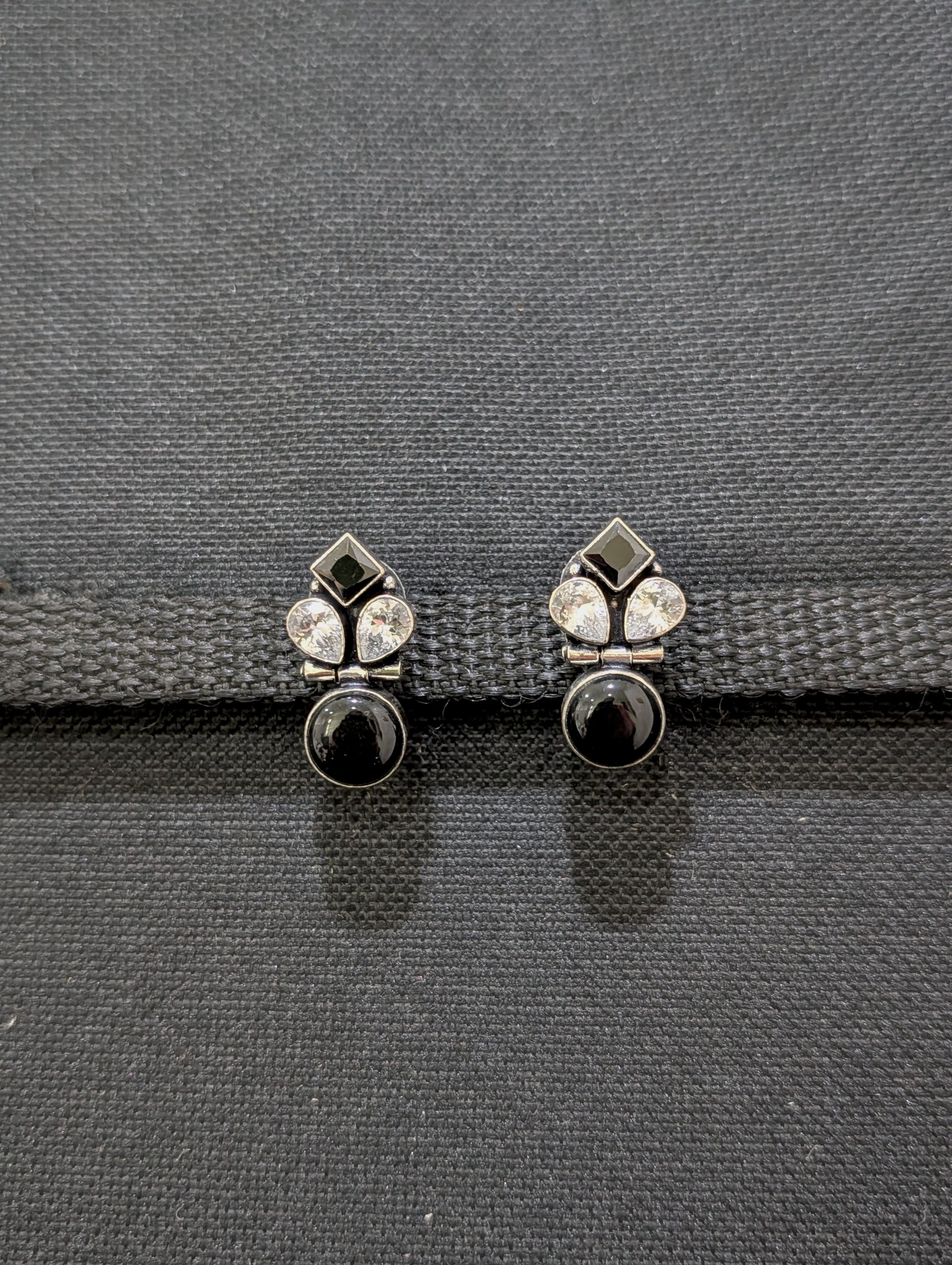 Oxidized silver Geometric shape stud earrings - Simpliful