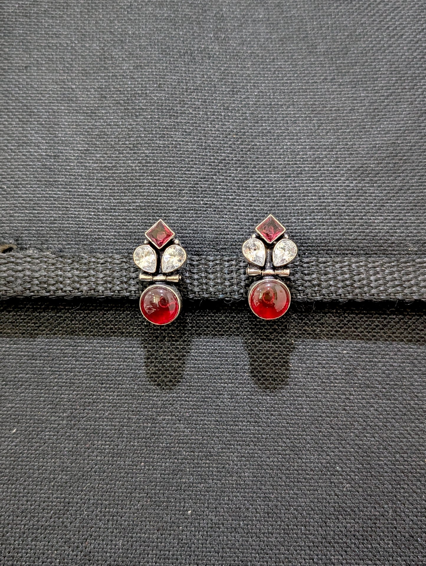 Oxidized silver Geometric shape stud earrings - Simpliful