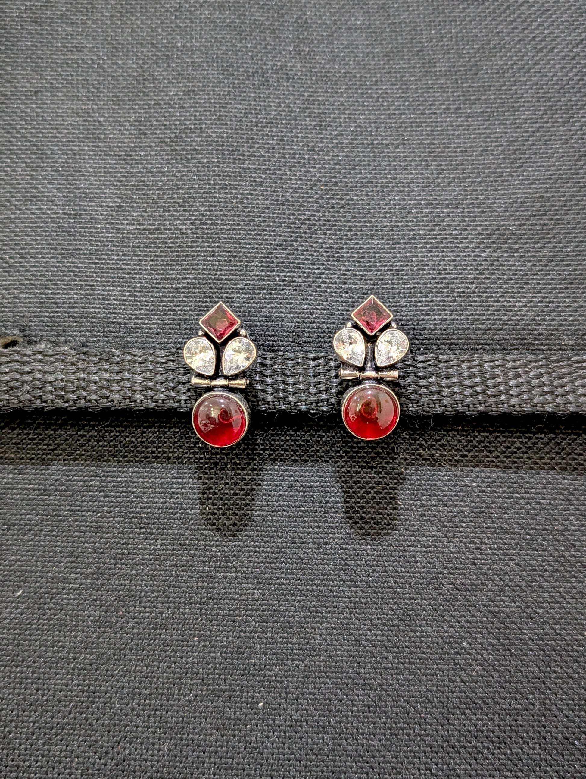 Oxidized silver Geometric shape stud earrings - Simpliful