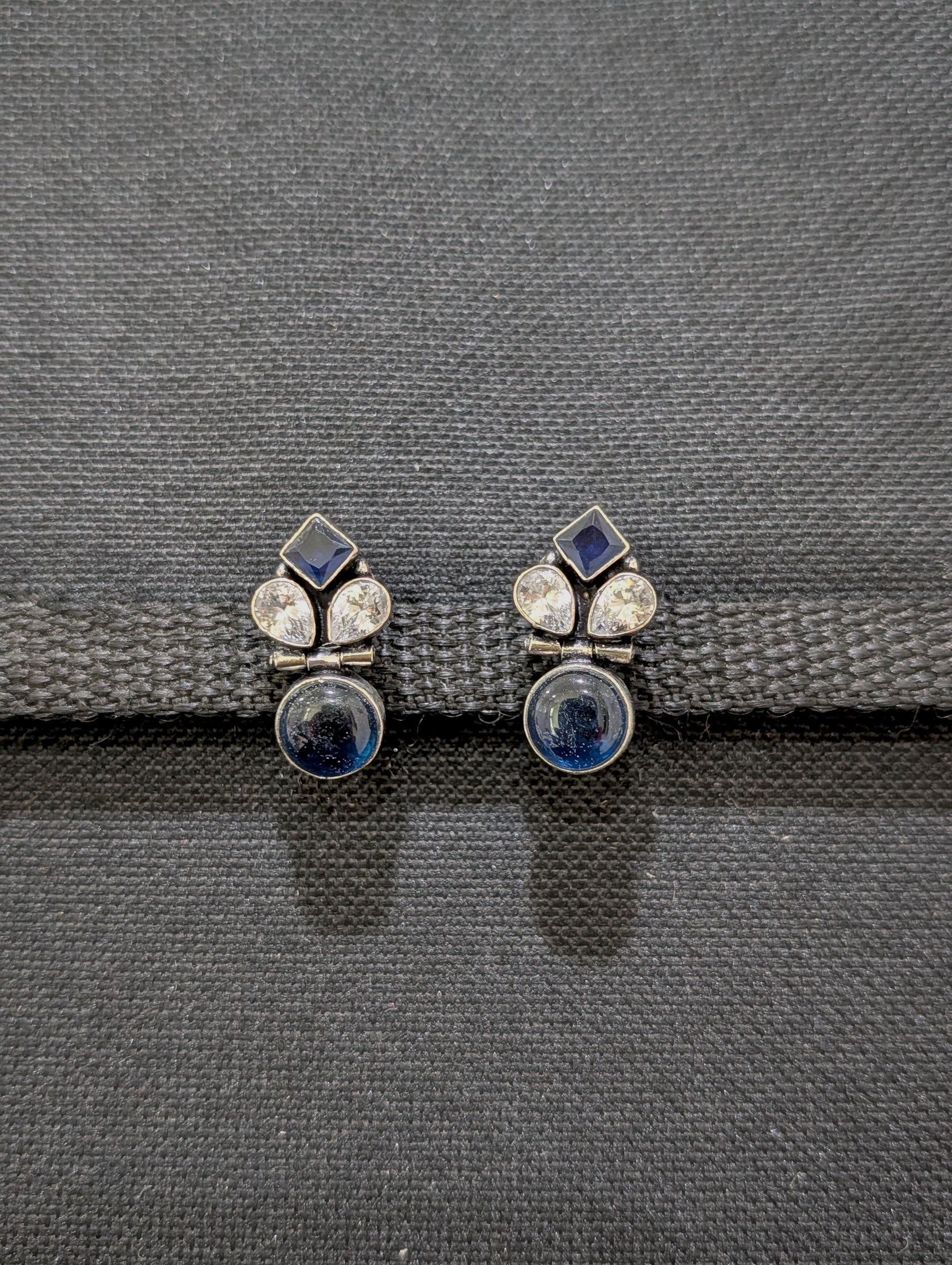 Oxidized silver Geometric shape stud earrings - Simpliful