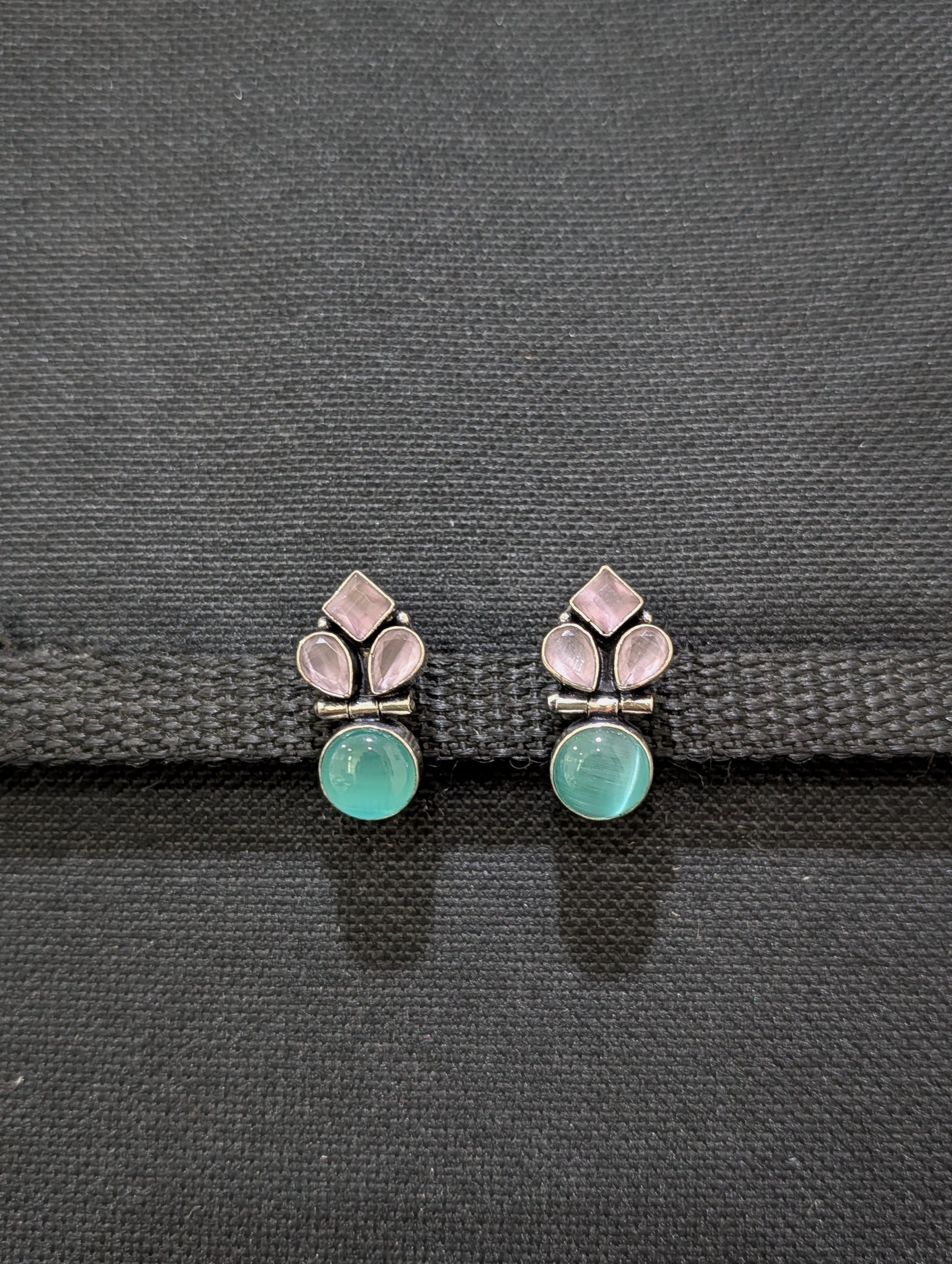 Oxidized silver Geometric shape stud earrings - Simpliful