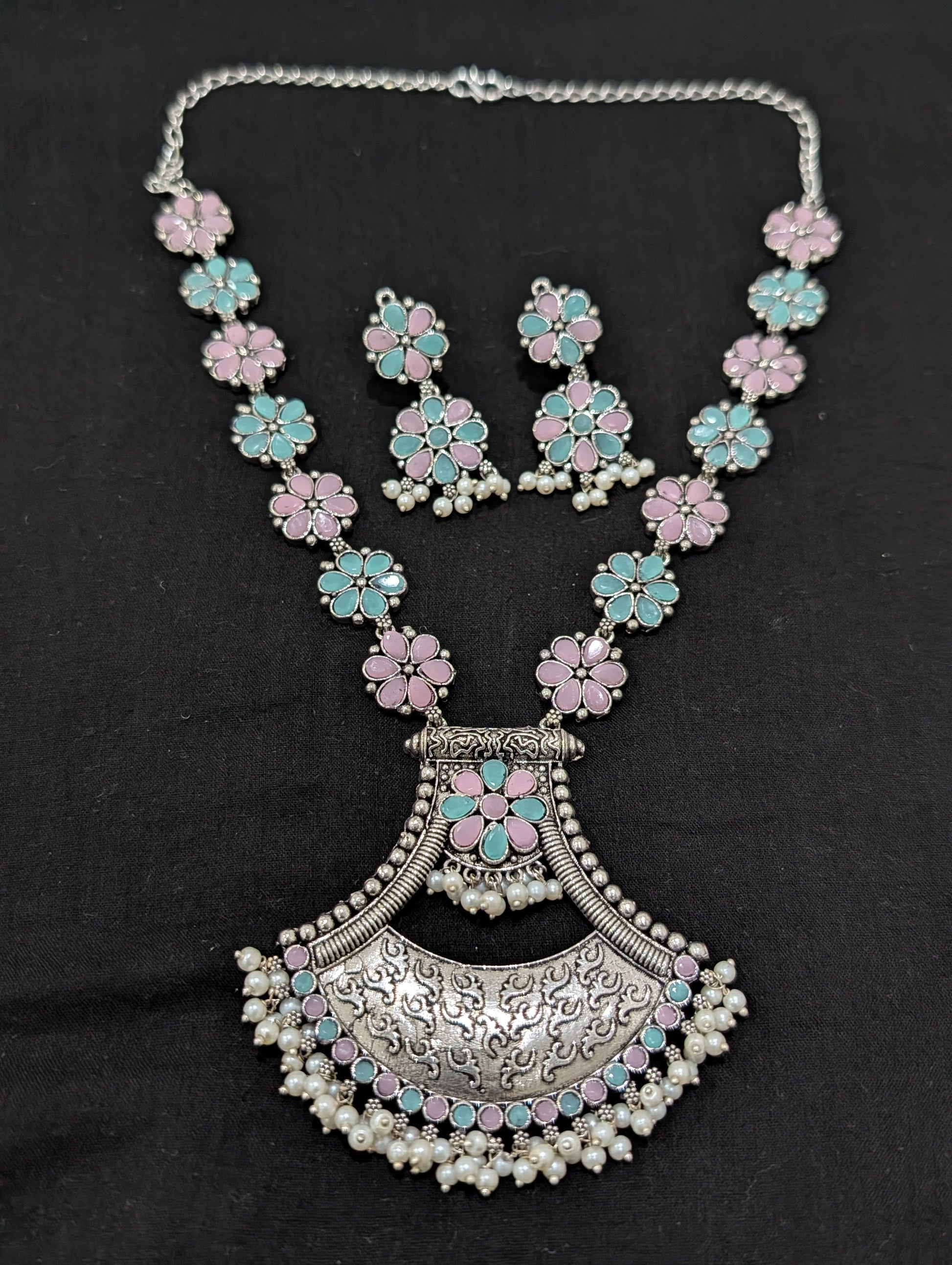 Oxidized Silver Arc design necklace and earrings set - Simpliful