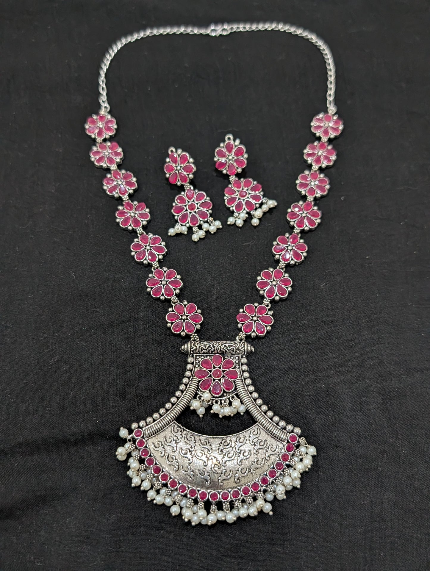 Oxidized Silver Arc design necklace and earrings set - Simpliful