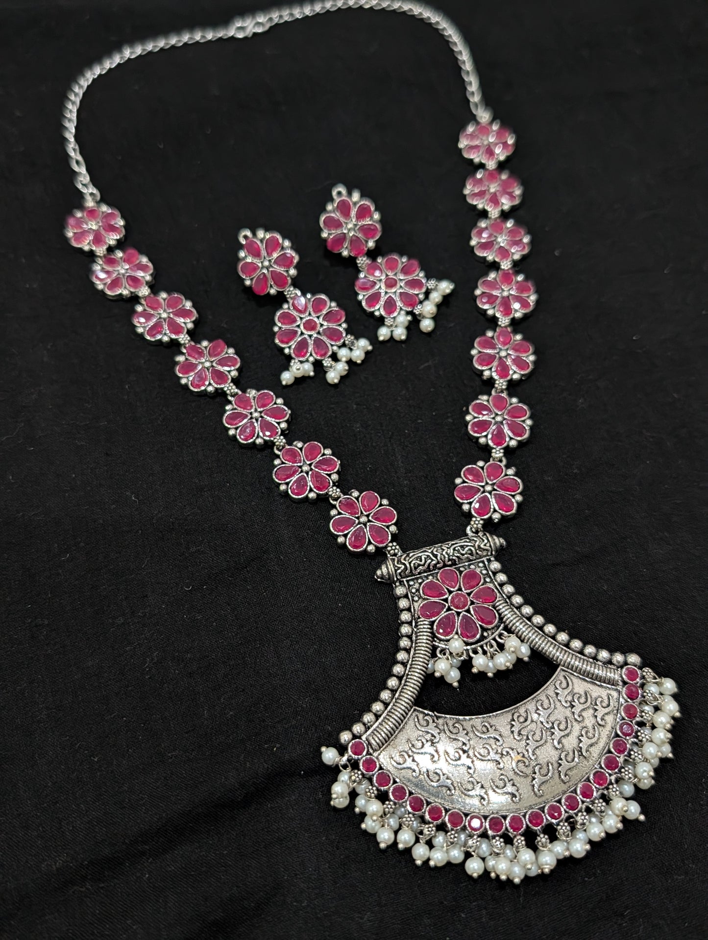 Oxidized Silver Arc design necklace and earrings set - Simpliful