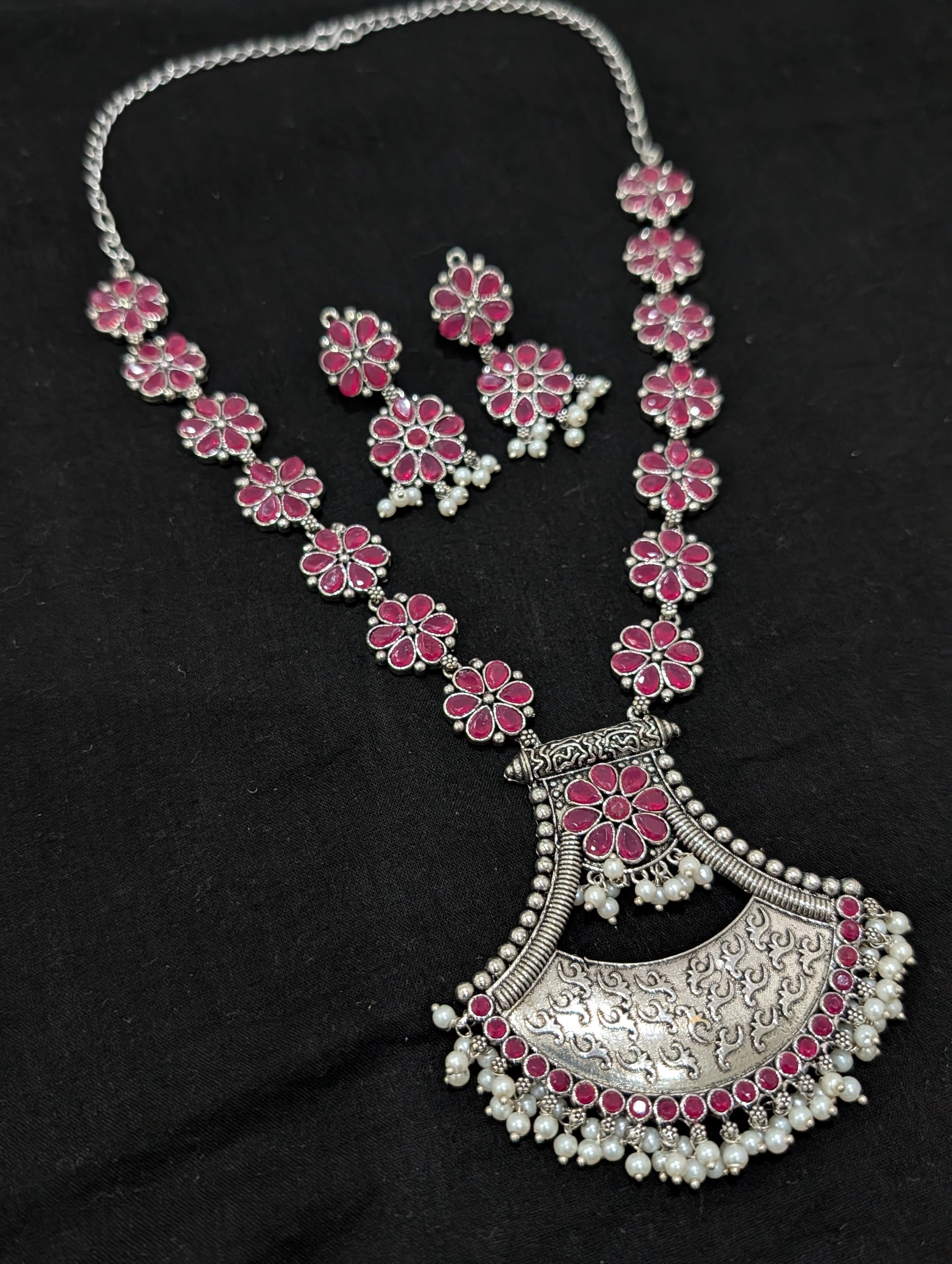 Oxidized Silver Arc design necklace and earrings set - Simpliful