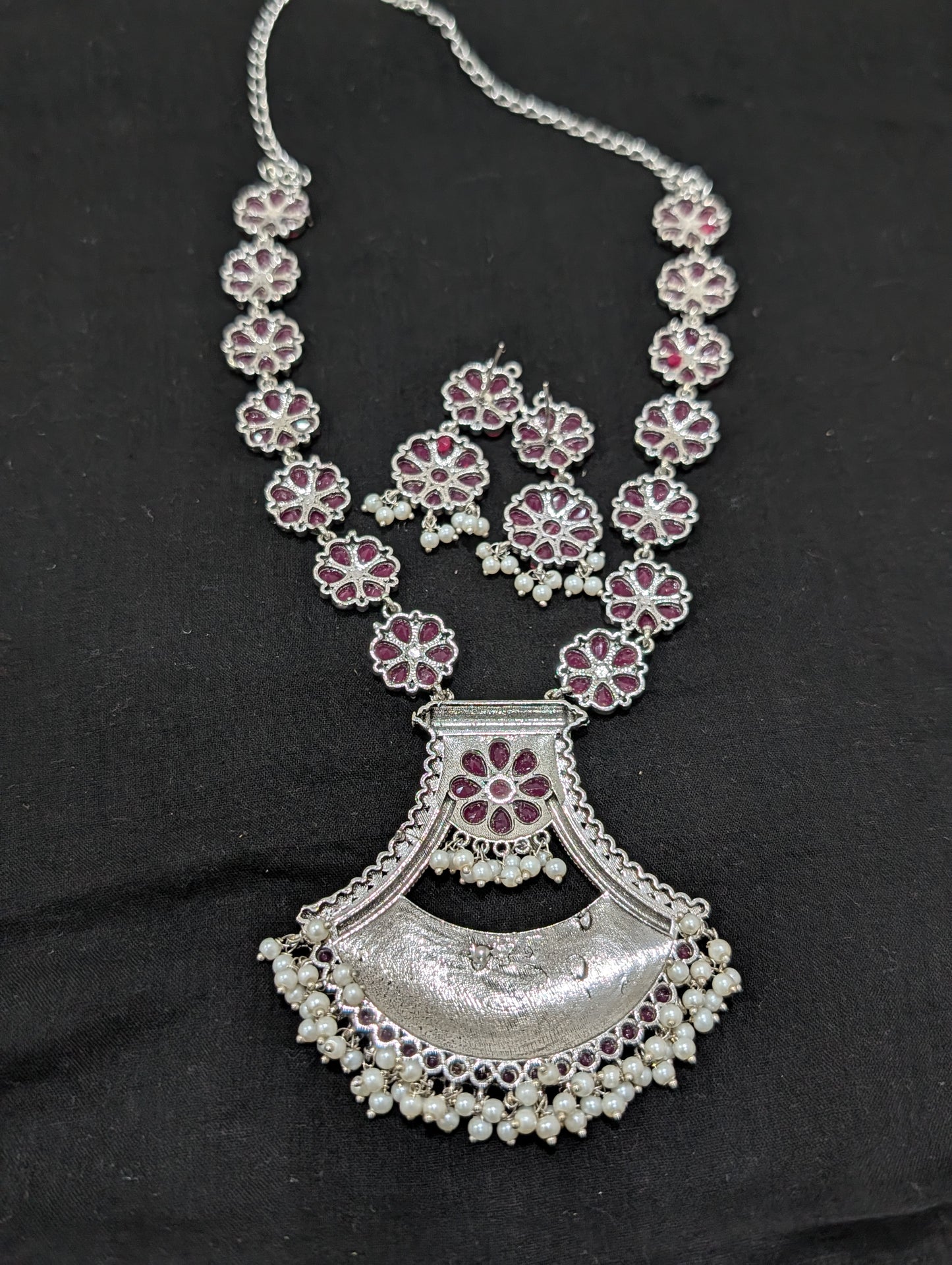 Oxidized Silver Arc design necklace and earrings set - Simpliful