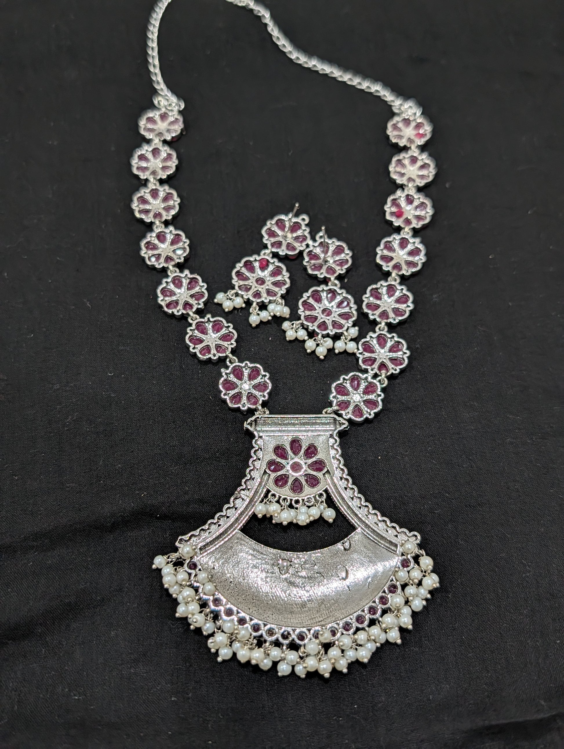 Oxidized Silver Arc design necklace and earrings set - Simpliful