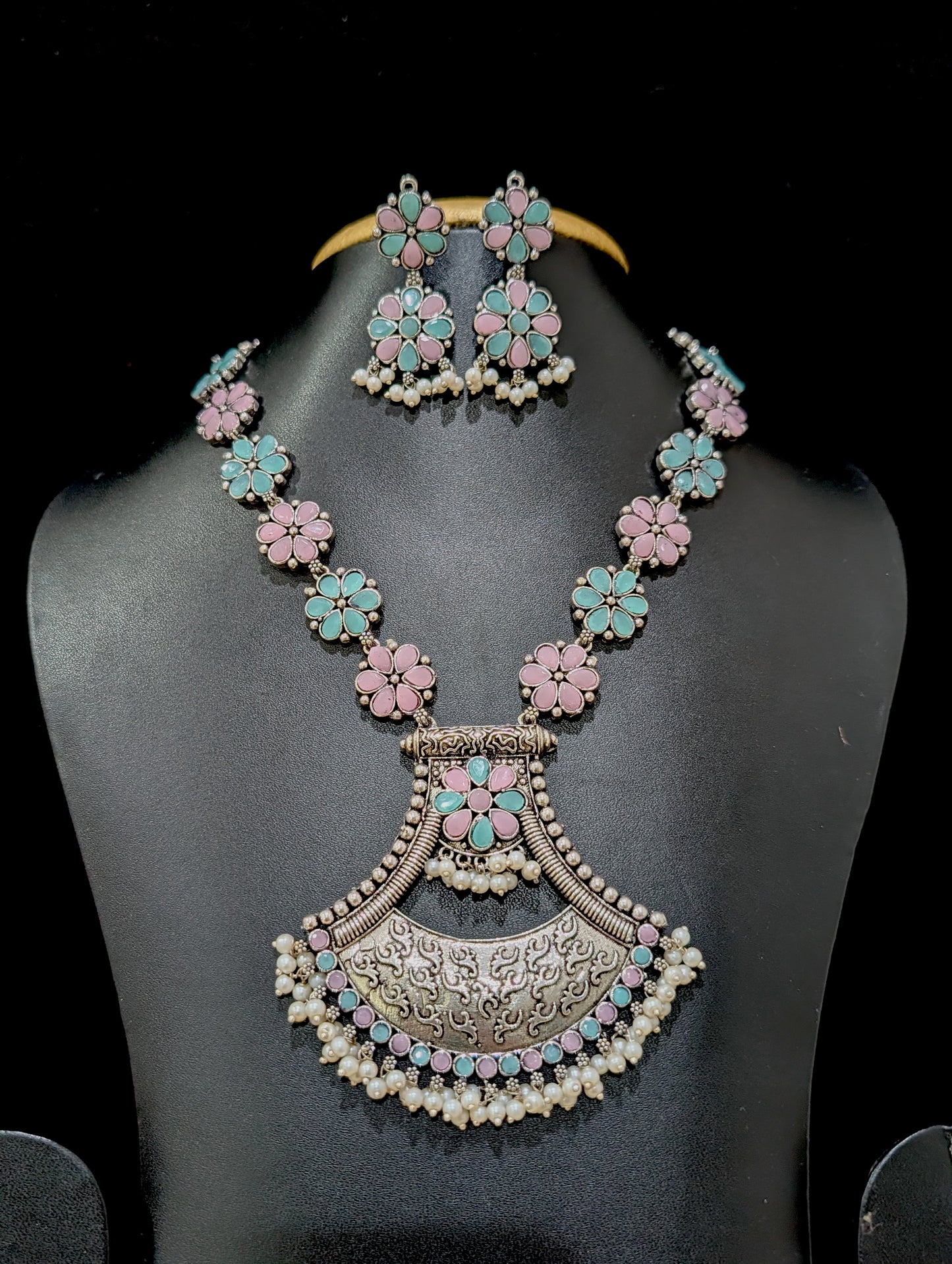 Oxidized Silver Arc design necklace and earrings set - Simpliful