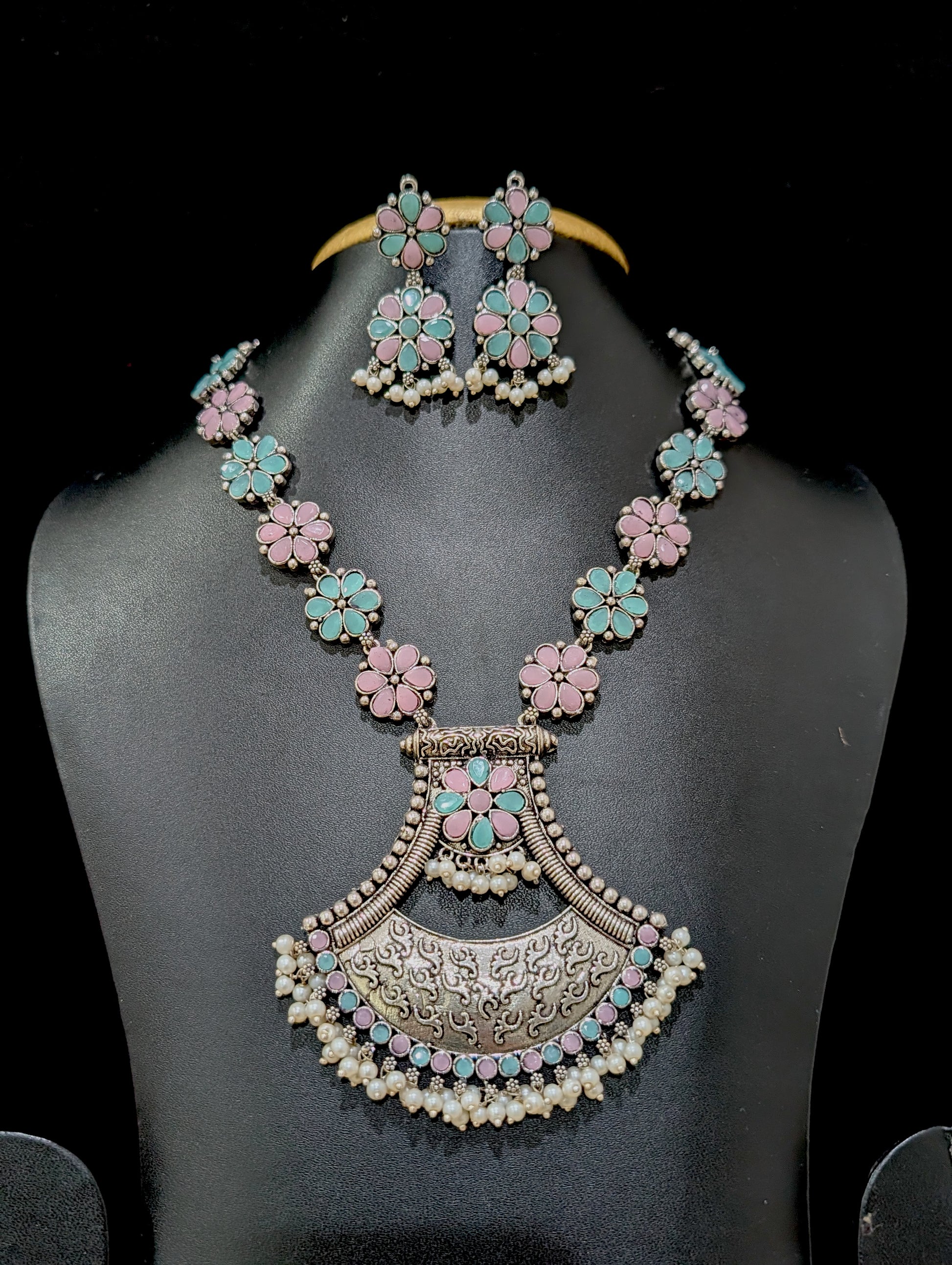 Oxidized Silver Arc design necklace and earrings set - Simpliful