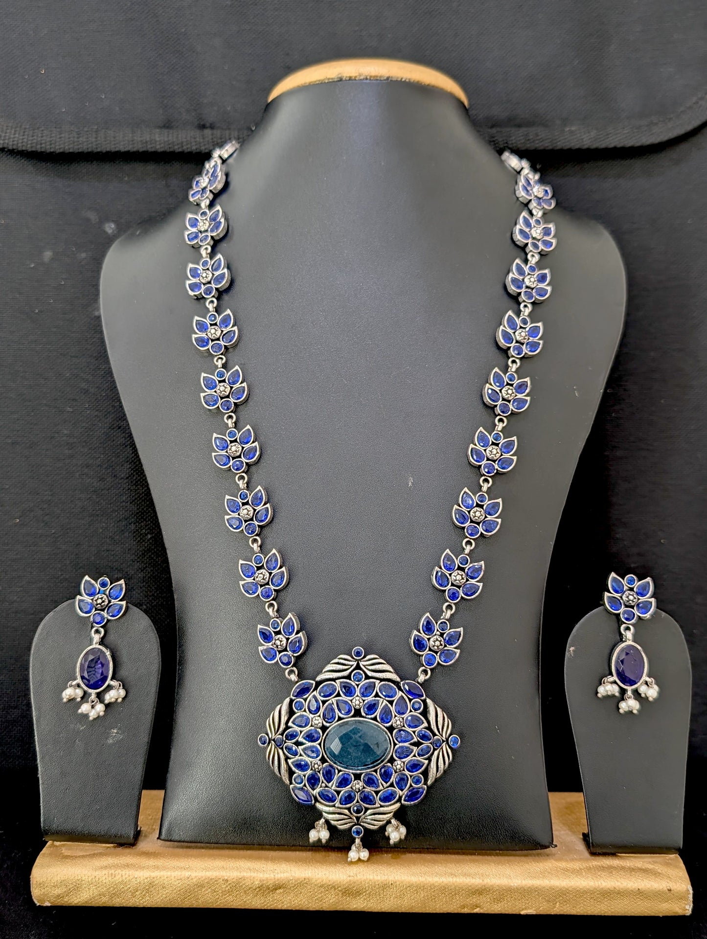 Oxidized Silver Flowery Diamond design Haram and earrings set - Simpliful