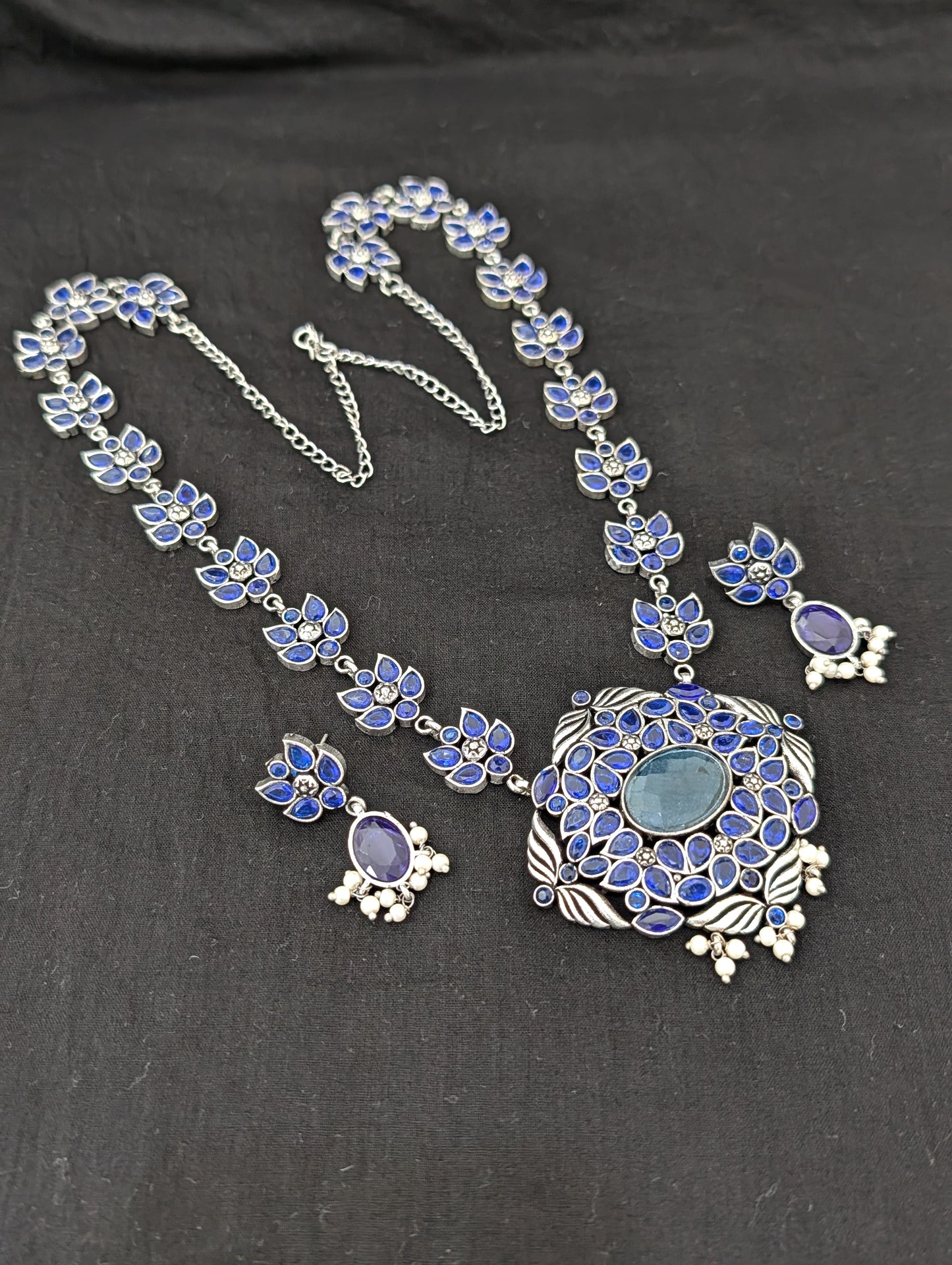Oxidized Silver Flowery Diamond design Haram and earrings set - Simpliful