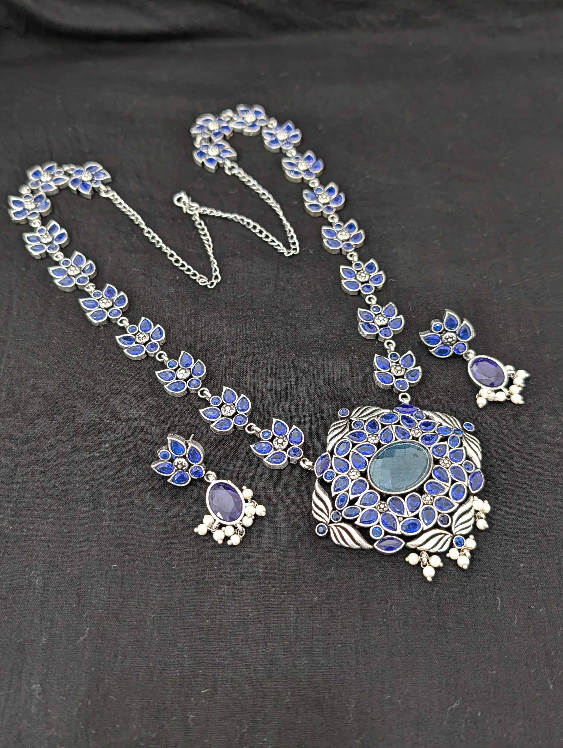 Oxidized Silver Flowery Diamond design Haram and earrings set - Simpliful