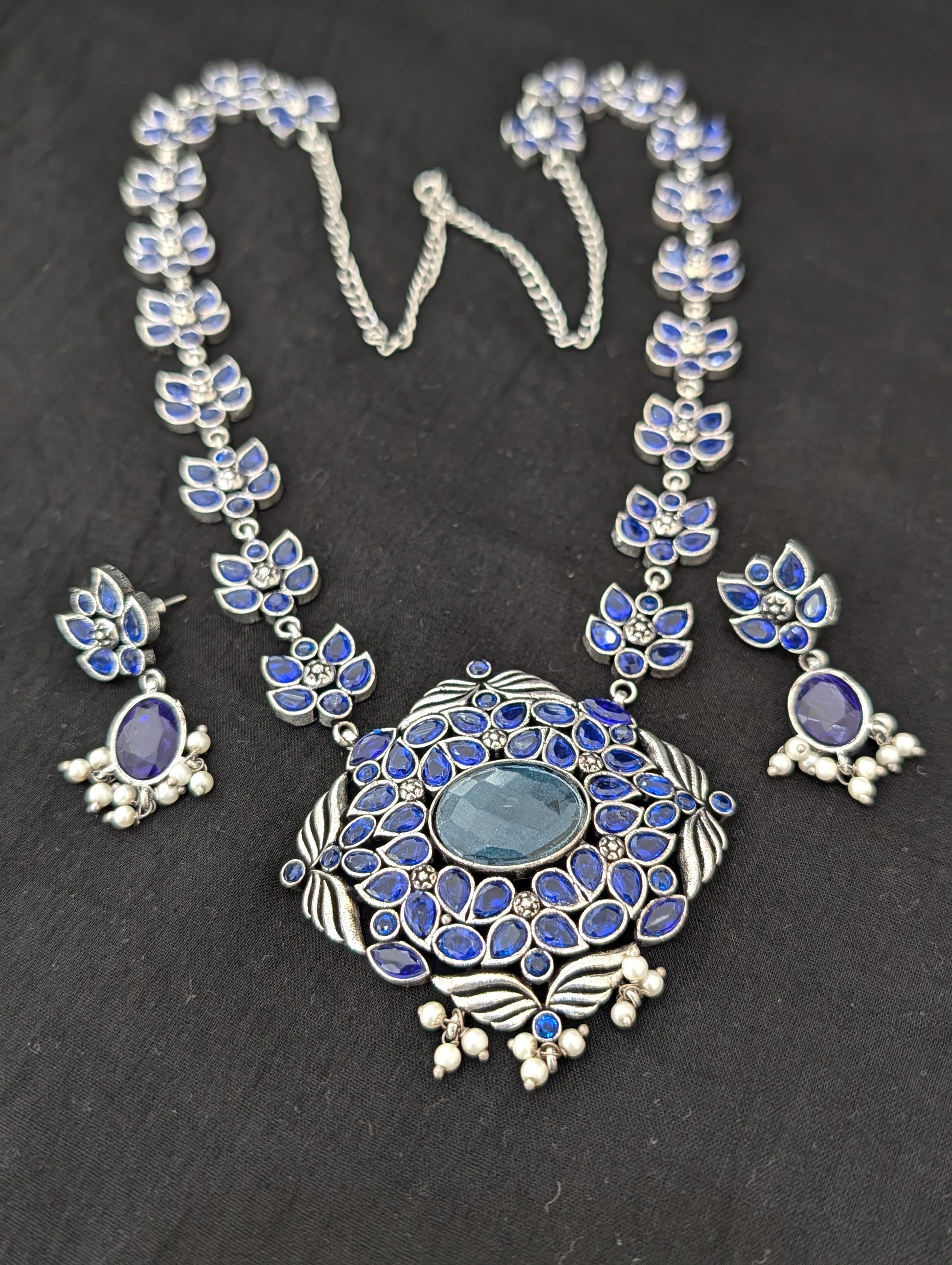 Oxidized Silver Flowery Diamond design Haram and earrings set - Simpliful