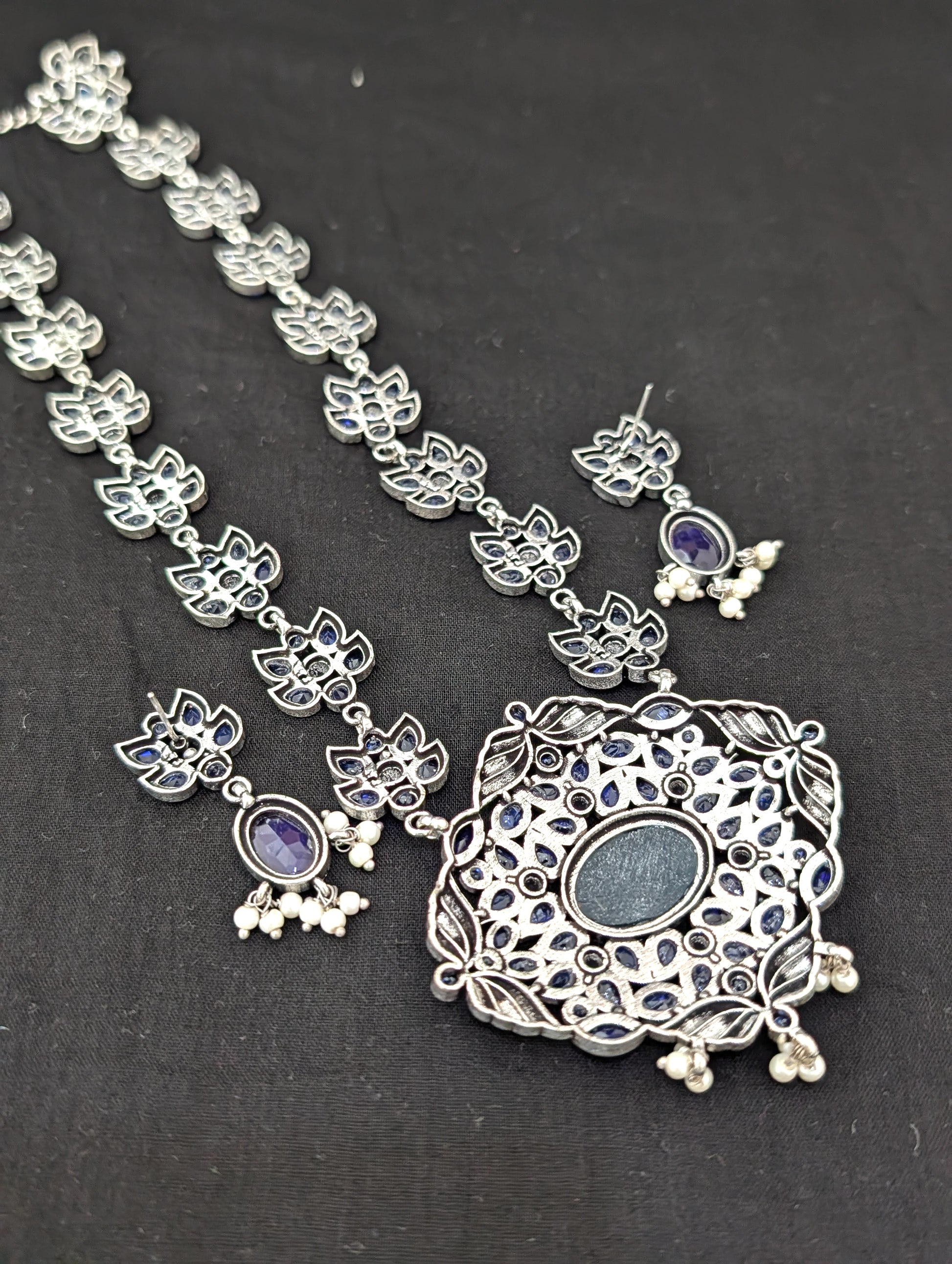 Oxidized Silver Flowery Diamond design Haram and earrings set - Simpliful
