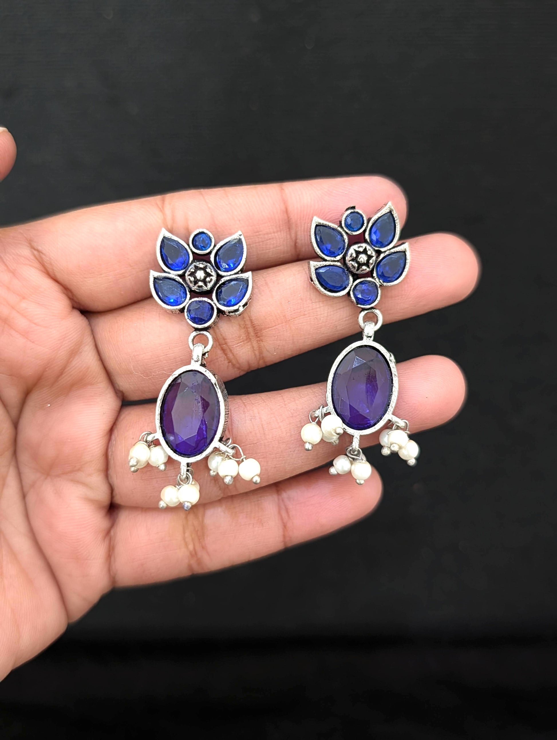 Oxidized Silver Flowery Diamond design Haram and earrings set - Simpliful