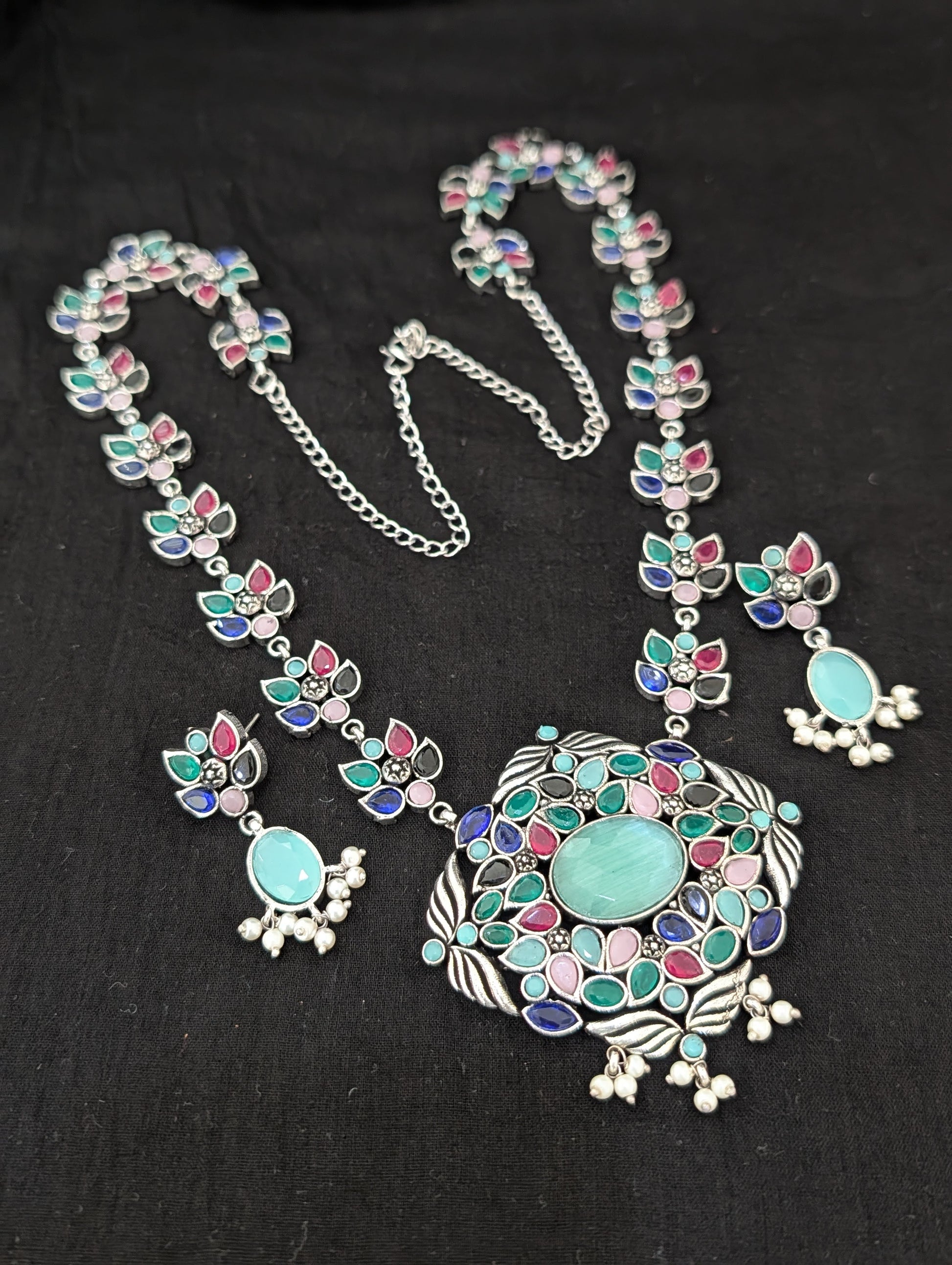 Oxidized Silver Flowery Diamond design Haram and earrings set - Simpliful