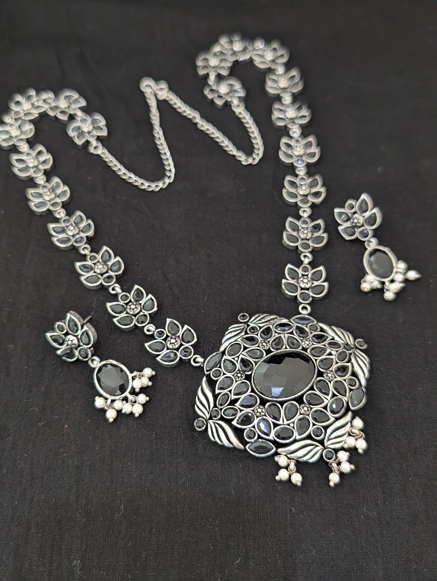Oxidized Silver Flowery Diamond design Haram and earrings set - Simpliful