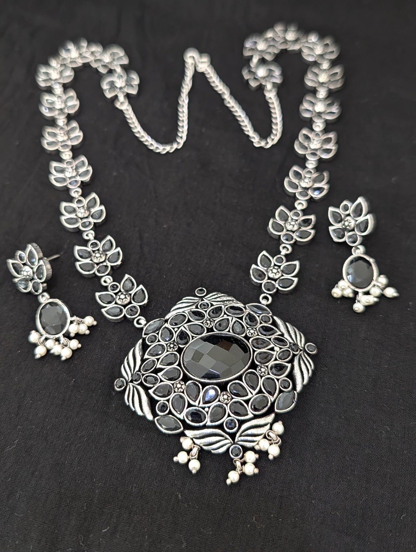 Oxidized Silver Flowery Diamond design Haram and earrings set - Simpliful