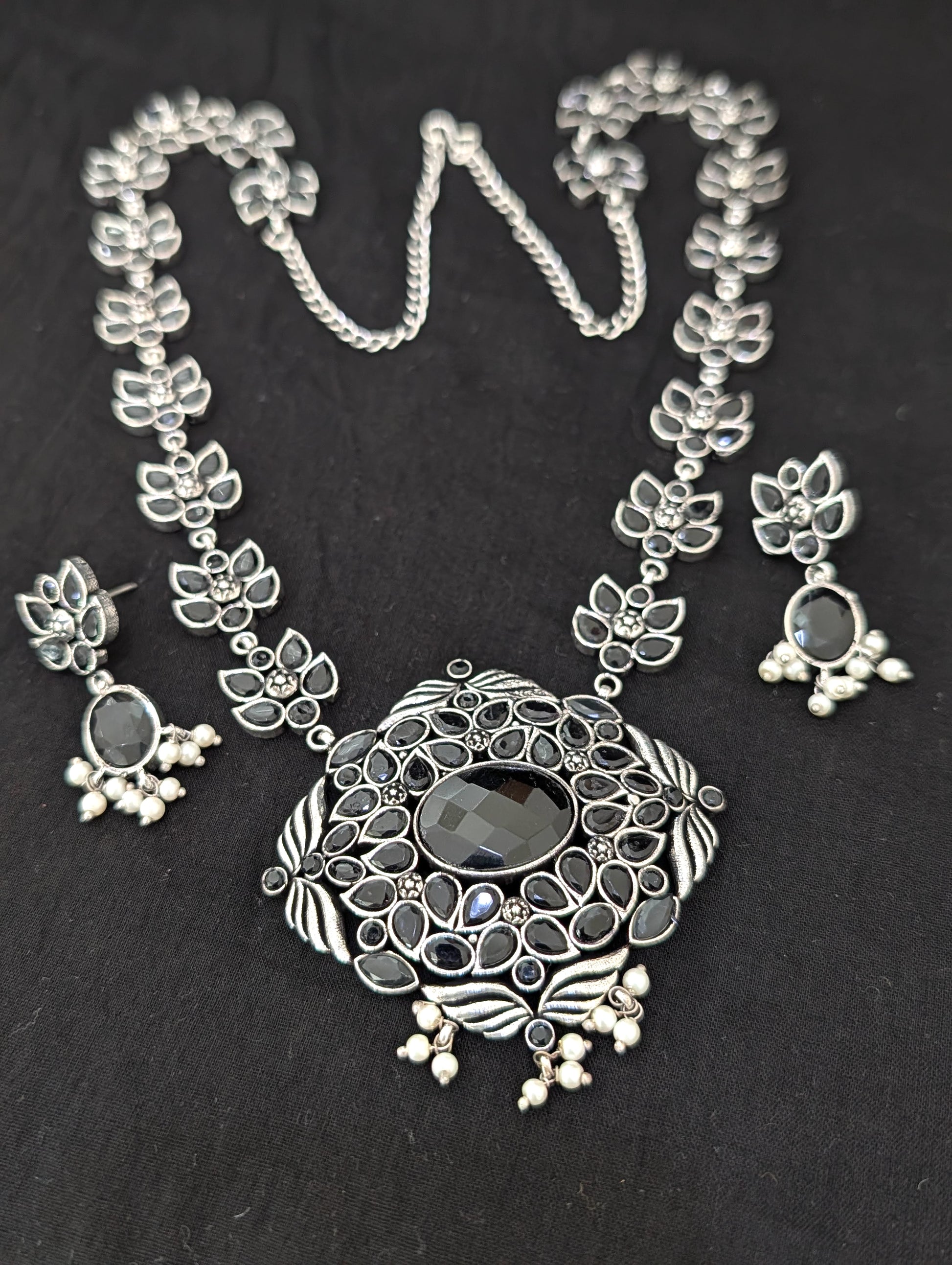 Oxidized Silver Flowery Diamond design Haram and earrings set - Simpliful