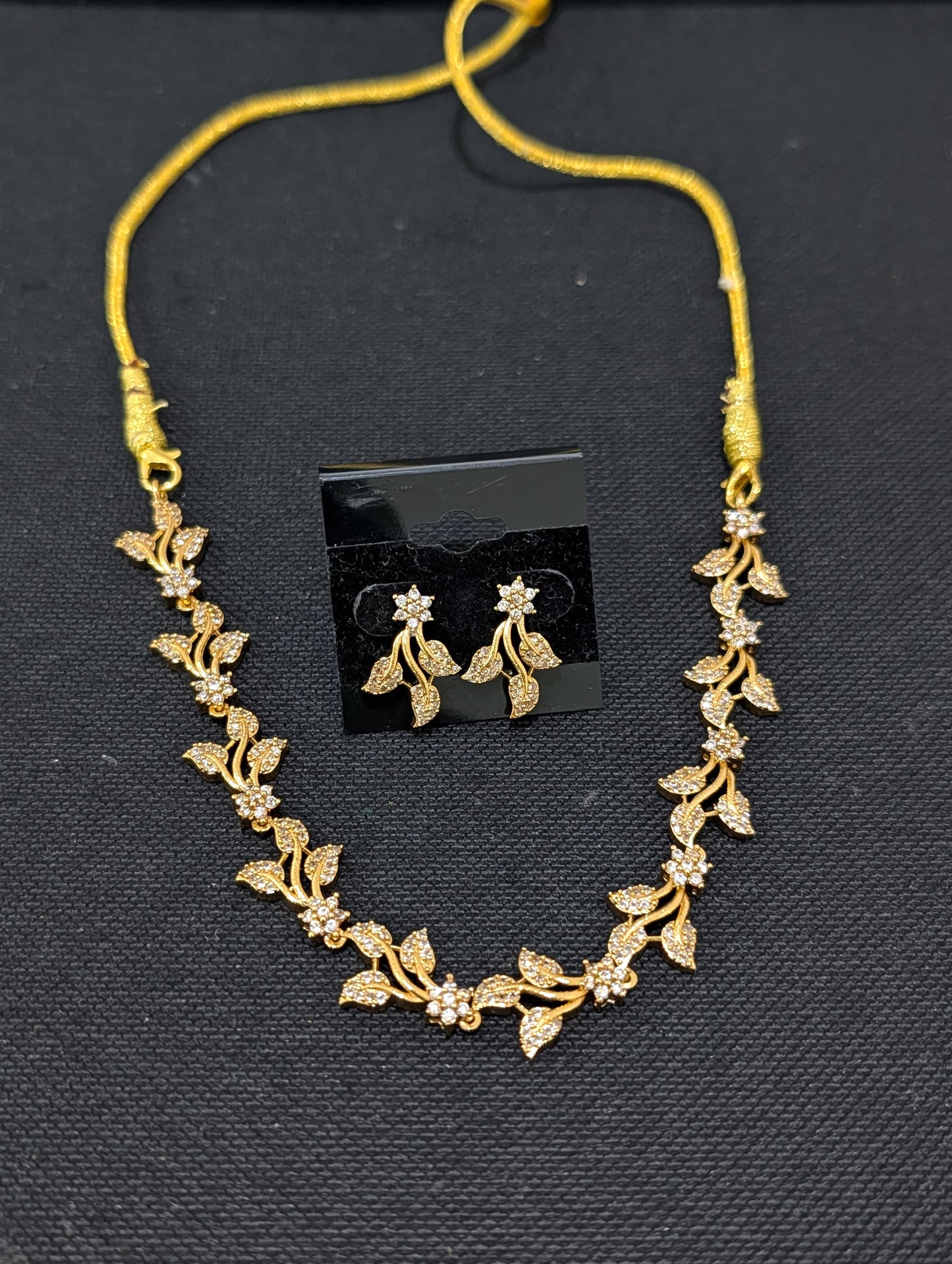 Leaf design Antique CZ Choker Necklace set